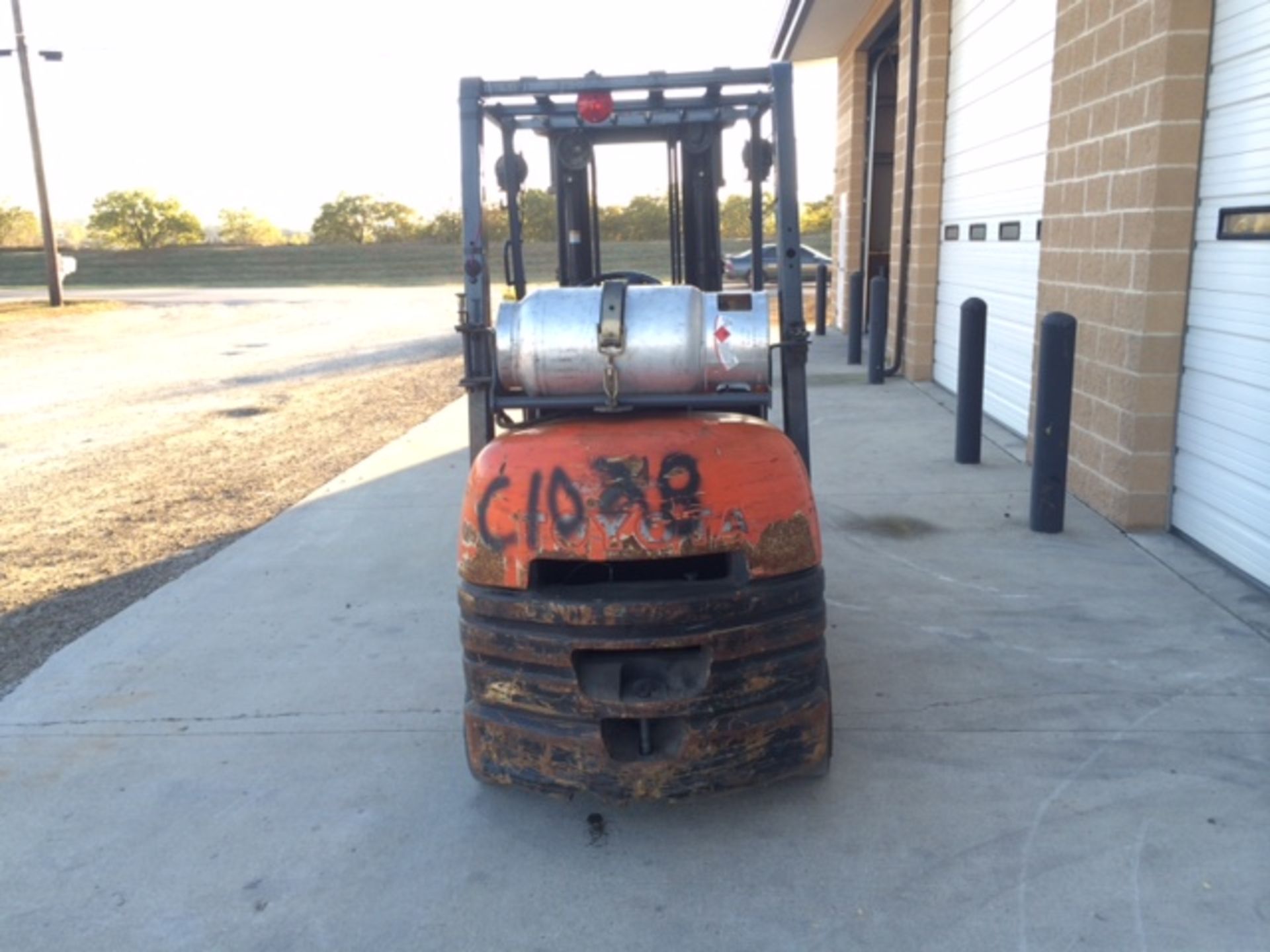 TOYOTA 5,000-lb. Capacity Forklift, Model 6FGU25, LPG, Lever Shift, Solid Tires, 3-Stage Mast, 181'' - Image 3 of 5