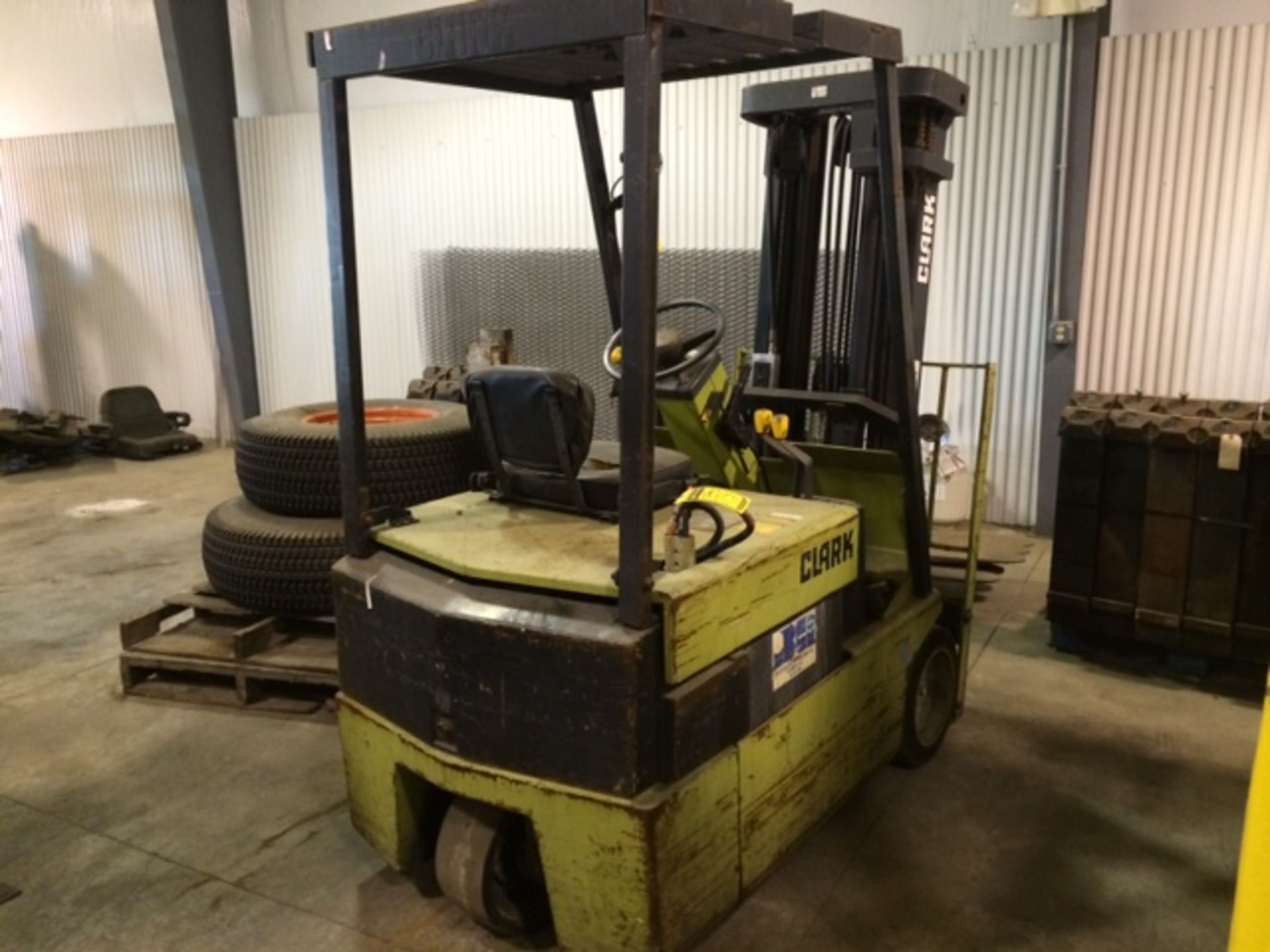 Clark 3,500-lb. Cap. Forklift, Mod: TM20, 3-Wheel, 36 V Electric, 3-Wheel, NO BATTERY, NEEDS WORK - Image 2 of 2