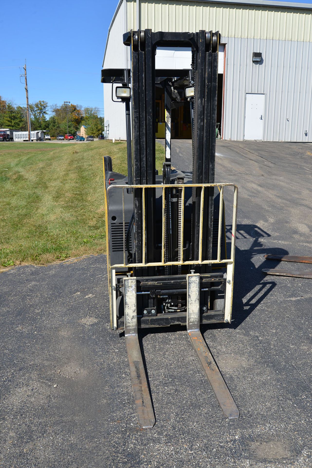 2008 YALE 3,000-lb. Capacity Standup Forklift, Model ESC030, 36V Electric, 3-Stage Mast, NO BATTERY - Image 2 of 5