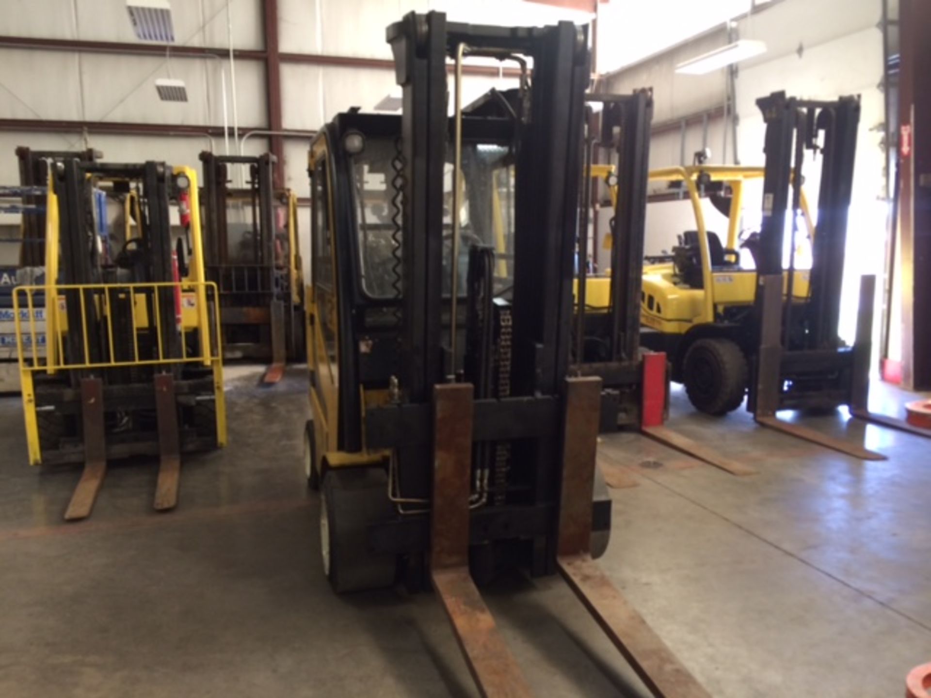 2009 YALE 10,000-lb. Capacity Forklift, Model GC100VXBCS-C-5, S/N E818V03167G, LPG, Cab w/Heat, - Image 3 of 7