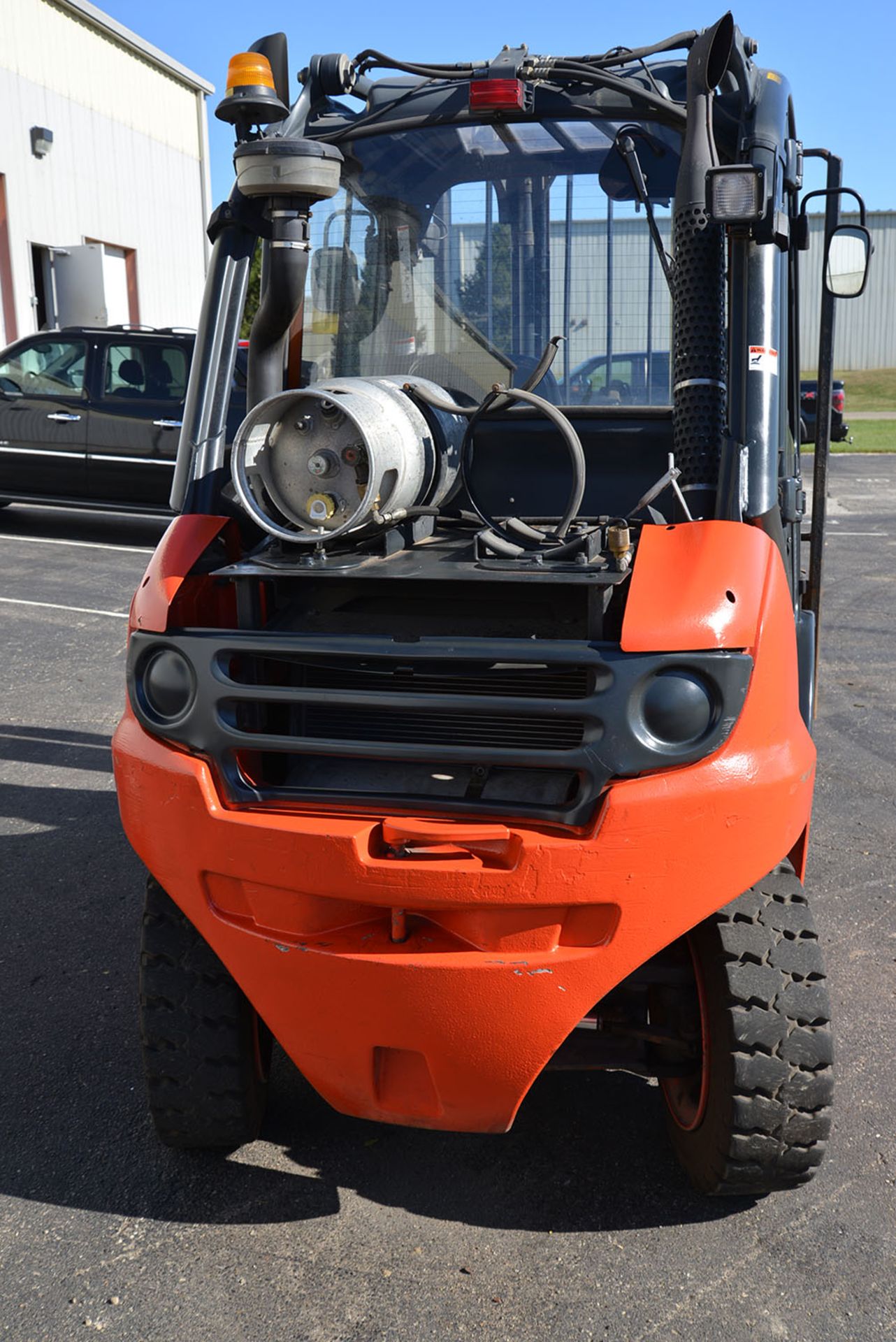 2011 LINDE 8,000-lb. Capacity Forklift, Model H40T, S/N H2X394B01041, Pneumatic Tires, LPG, Lever - Image 4 of 6