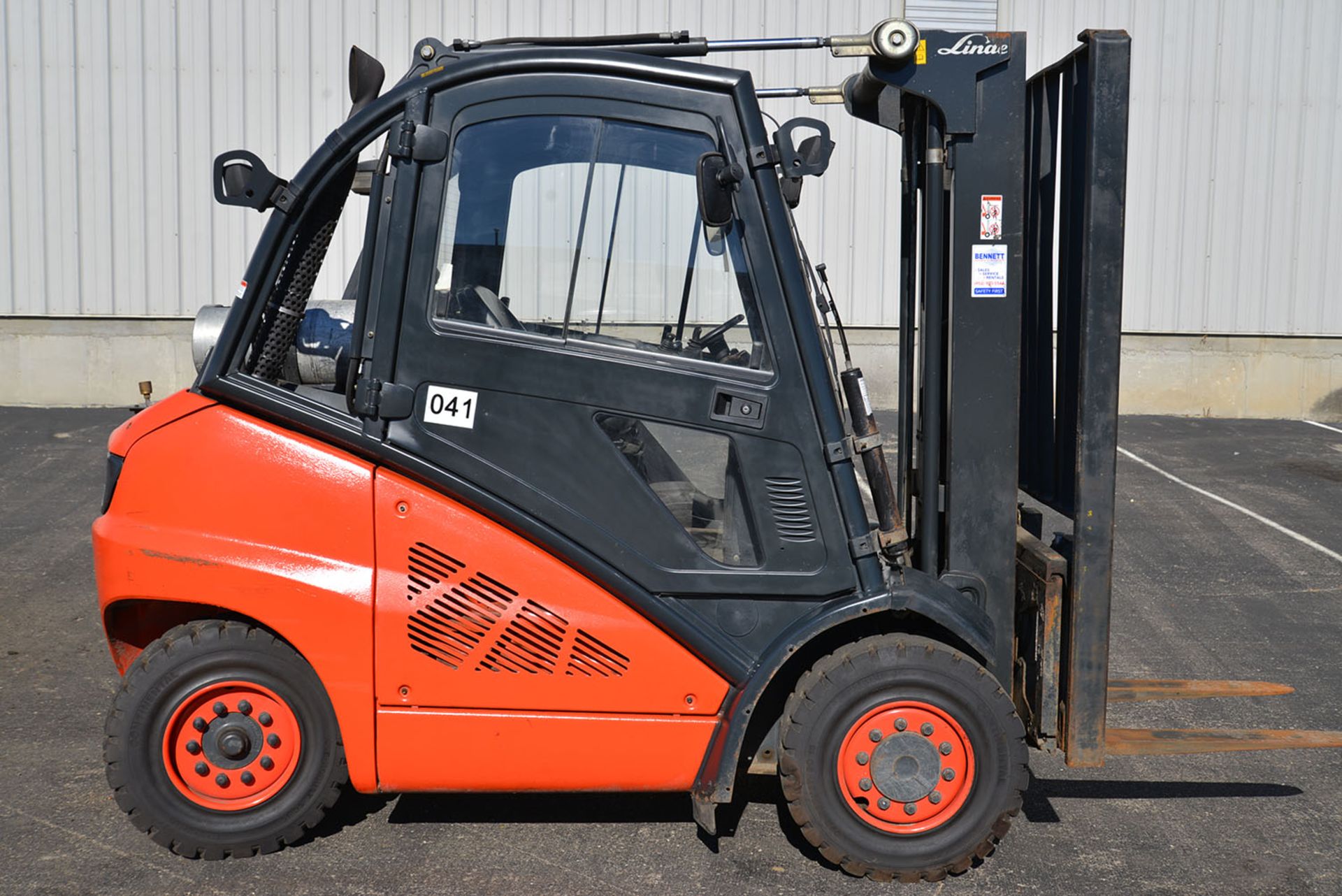 2011 LINDE 8,000-lb. Capacity Forklift, Model H40T, S/N H2X394B01041, Pneumatic Tires, LPG, Lever - Image 3 of 6