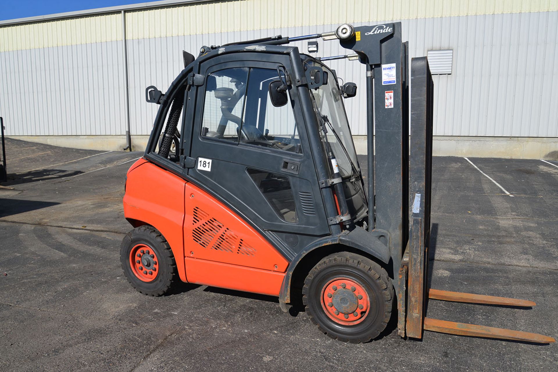 2011 LINDE 8,000-lb. Capacity Forklift, Model H40T, S/N H2X394B01181, Pneumatic Tires, LPG, Lever - Image 4 of 6