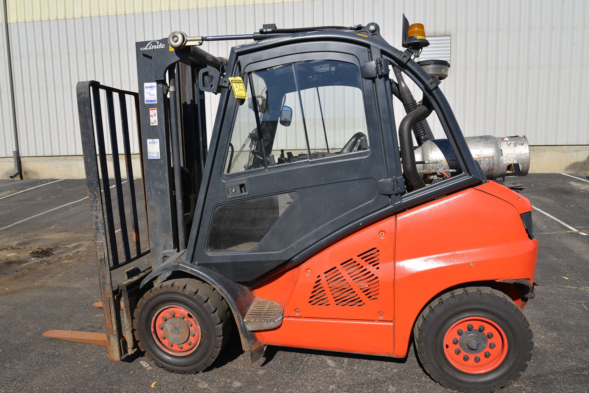 2011 LINDE 8,000-lb. Capacity Forklift, Model H40T, S/N H2X394B01181, Pneumatic Tires, LPG, Lever