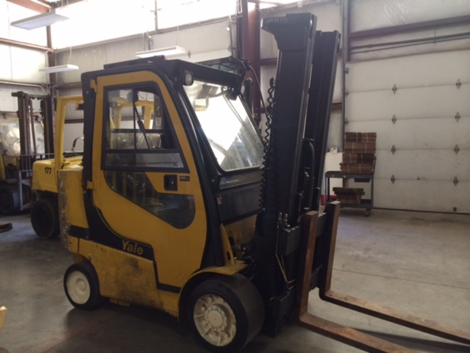 2009 YALE 10,000-lb. Capacity Forklift, Model GC100VXBCS-C-5, S/N E818V03167G, LPG, Cab w/Heat, - Image 2 of 7