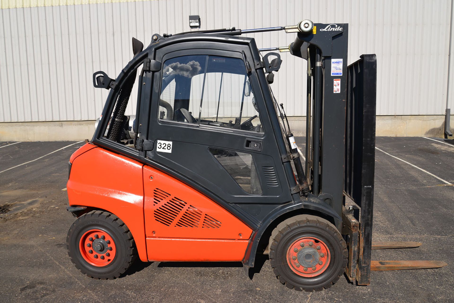 2011 LINDE 8,000-lb. Capacity Forklift, Model H40T, S/N H2X394B01328, Pneumatic Tires, LPG, Lever