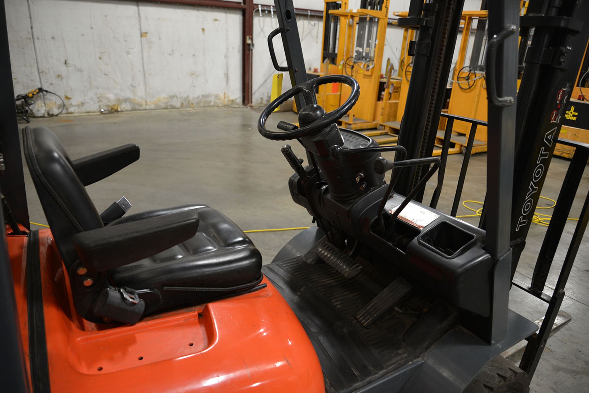 TOYOTA 3,500-lb. Capacity Forklift, Model 42–6 FGU15, S/N 62258, LPG, Lever Shift, Pneumatic - Image 4 of 6