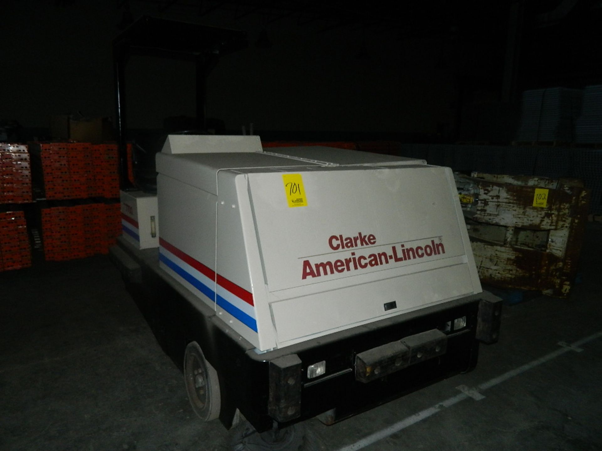 CLARKE AMERICAN LINCOLN 7700 LP RIDER FLOOR SWEEPER, MODEL 505-202, S/N 751313