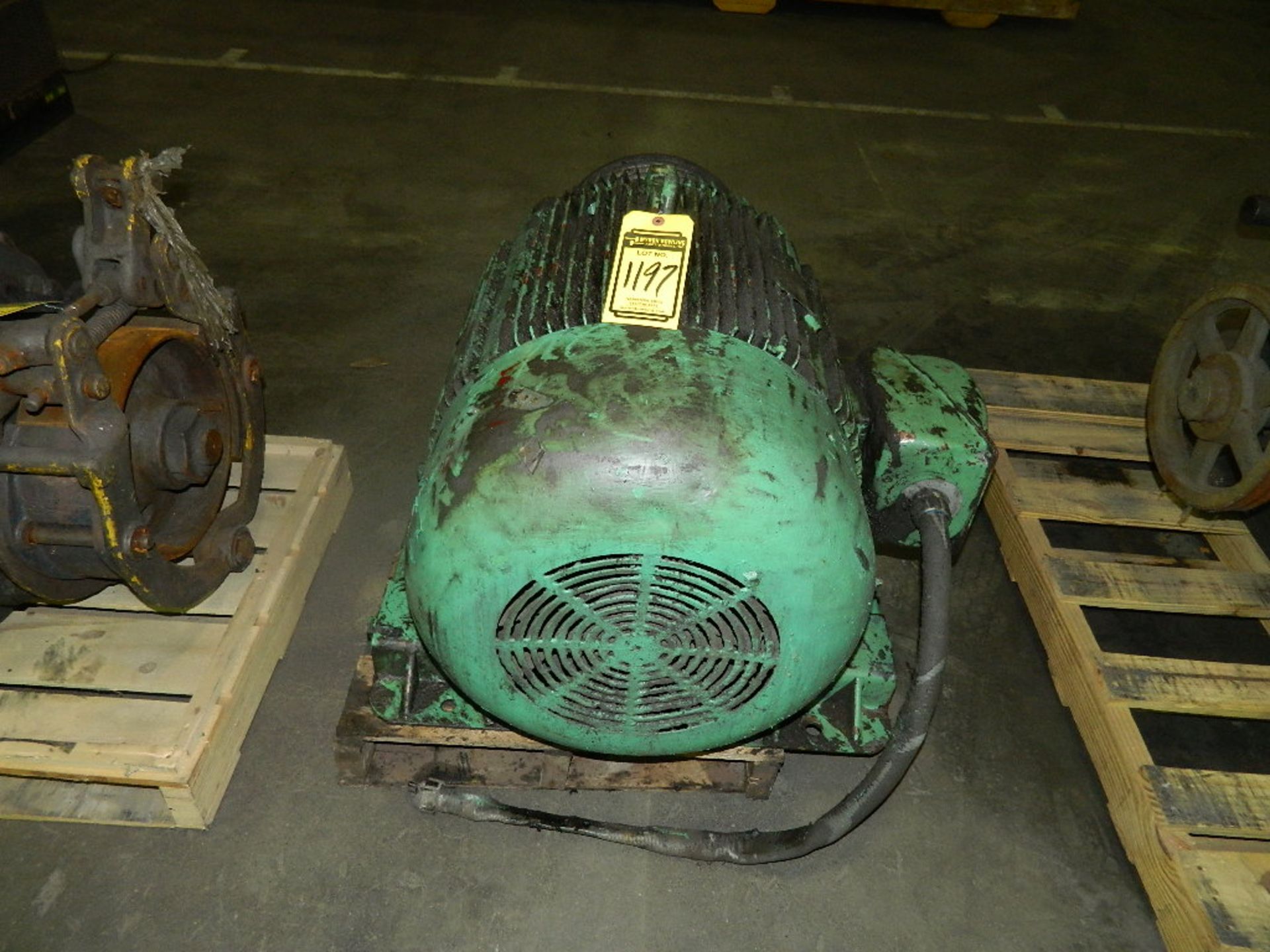 WESTINGHOUSE 25 HP ELECTRIC MOTOR