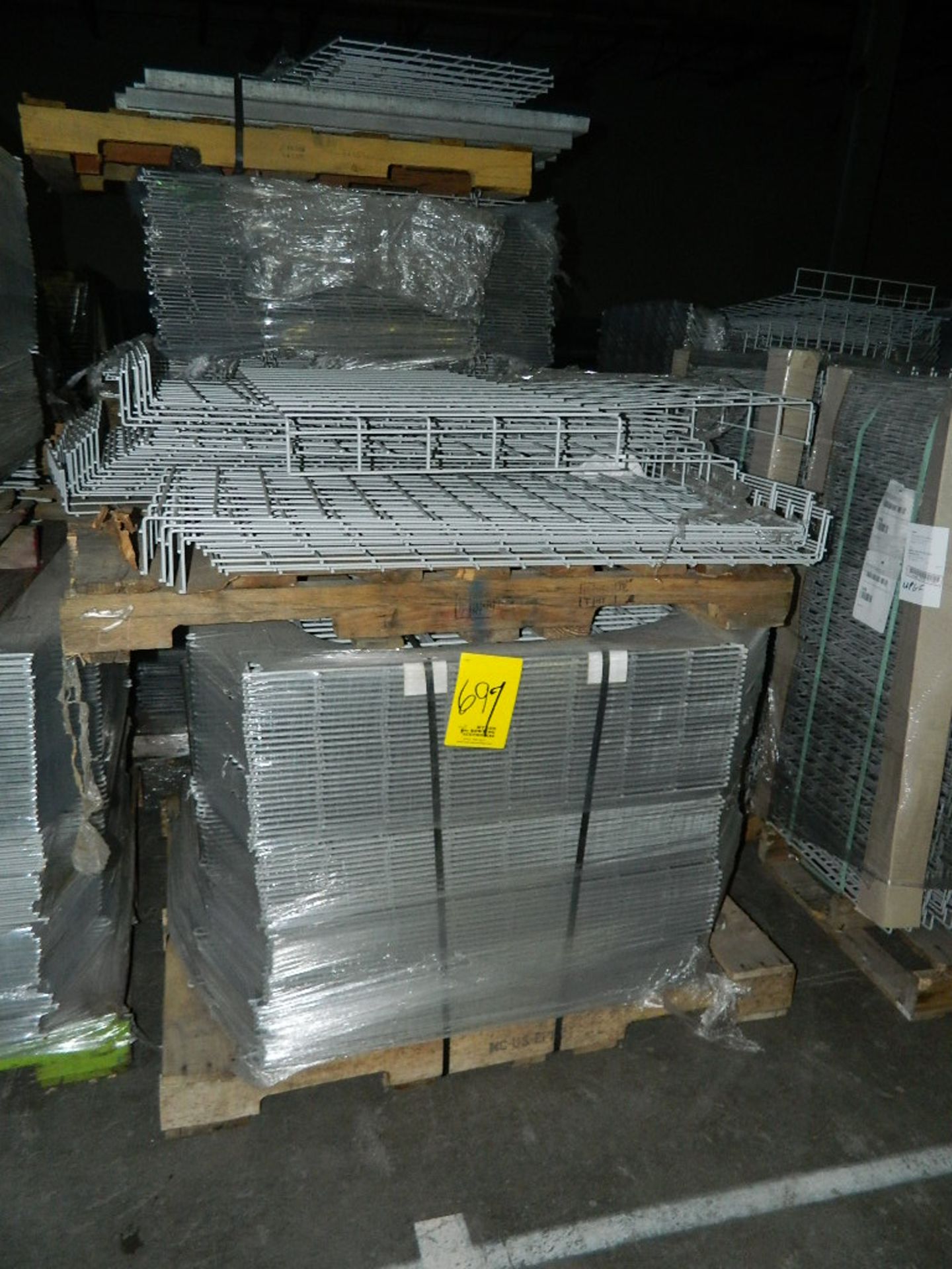 SKID OF PALLET RACK DECKING