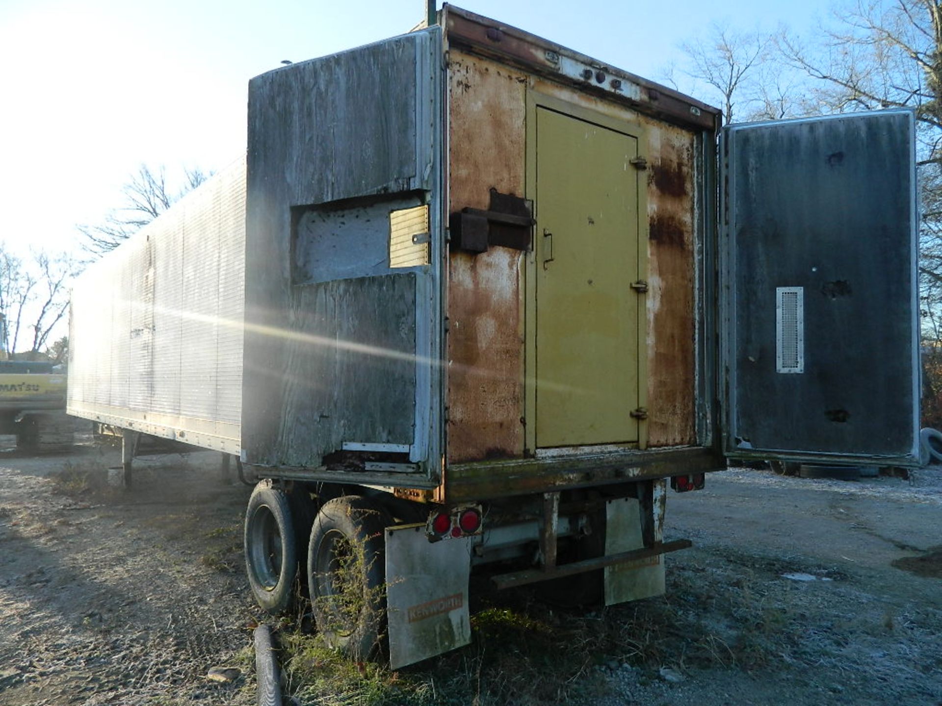 43' FRUEHAUF VAN TRAILER & CONTENTS