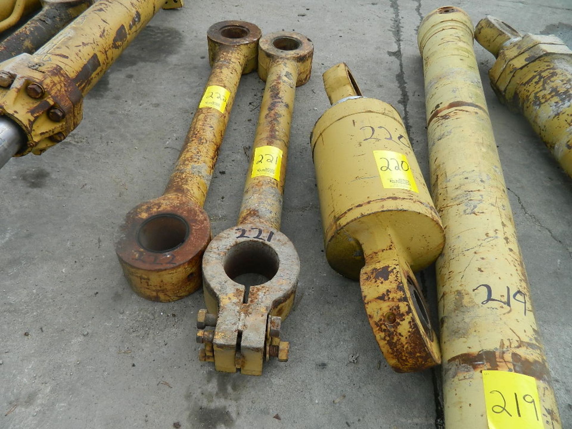 HYDRAULIC CYLINDER