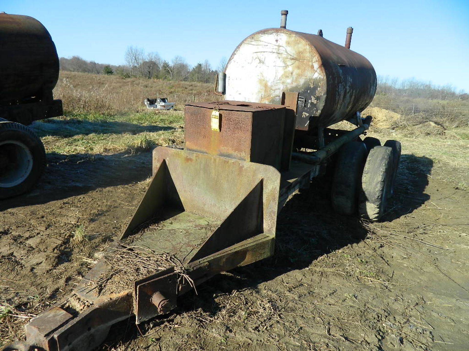 PORTABLE FUEL TANK