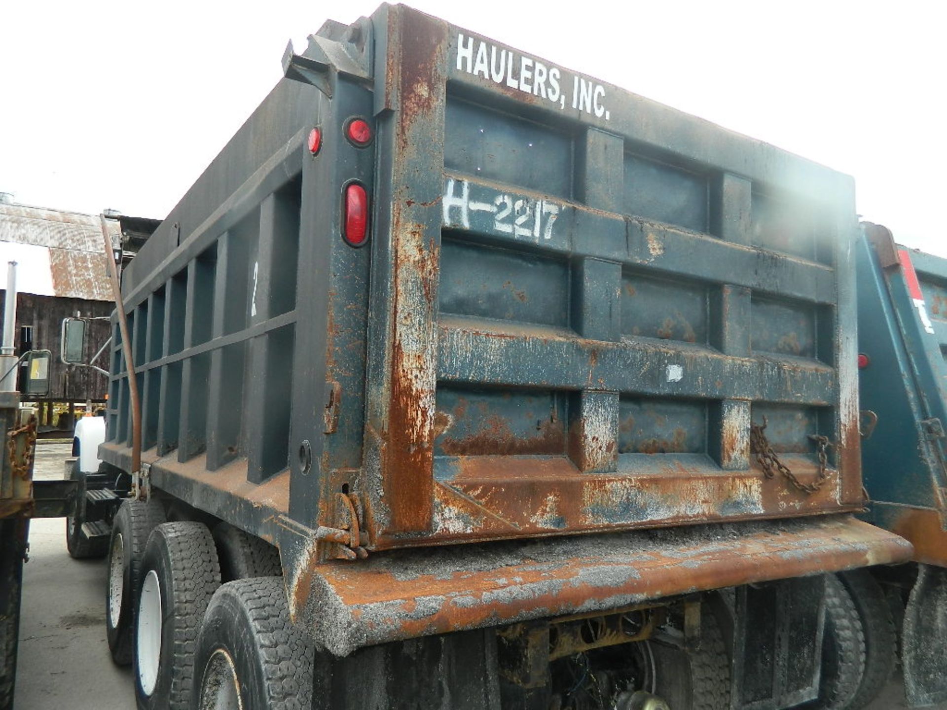 INTERNATIONAL TRI AXLE DUMP TRUCK, MODEL 2574, 6 X 4, 216,820 MILES, VIN 1HTGGAUT45H648176 - Image 2 of 2