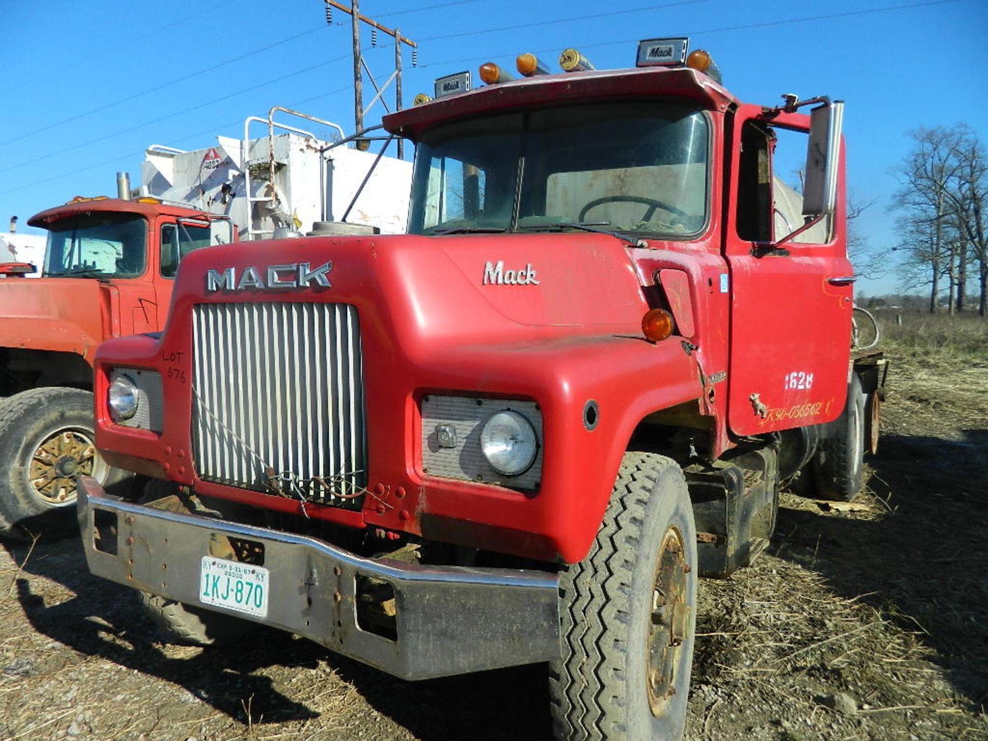 MACK TANKER TRUCK (PARTS TRUCK)