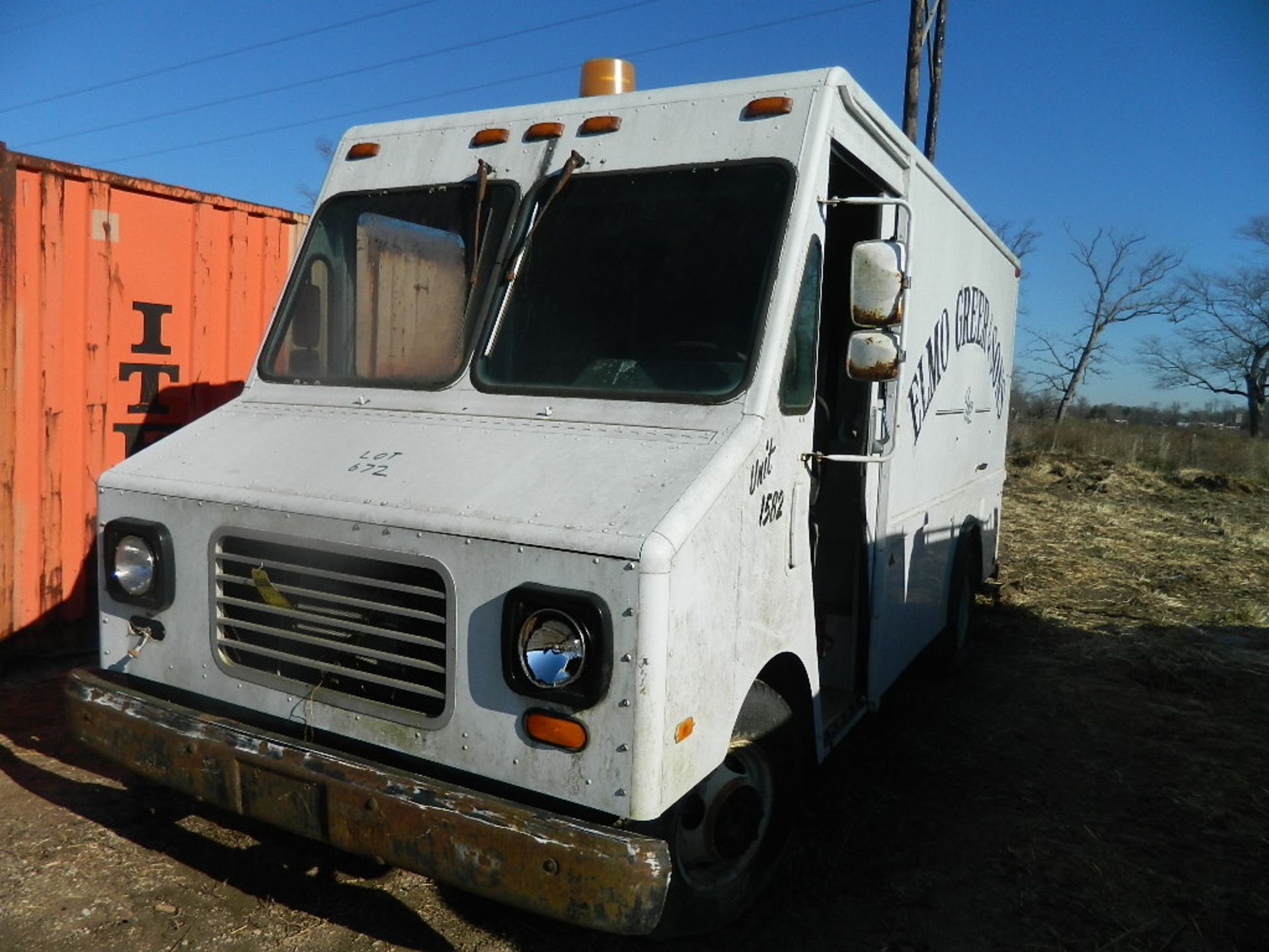 GMC BOX TRUCK (PARTS TRUCK)