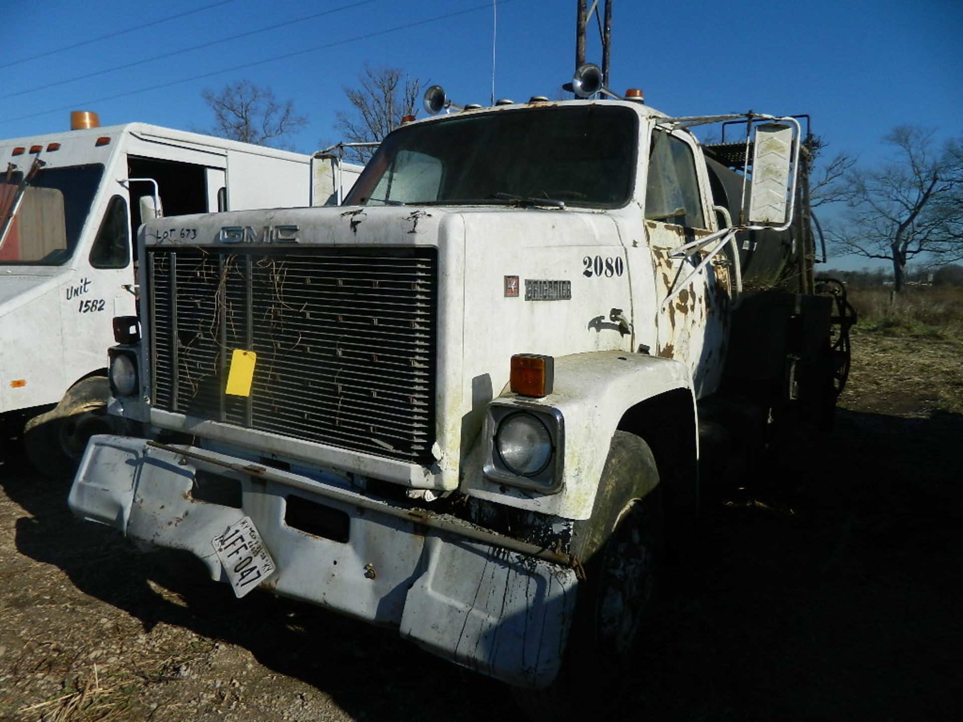 GMC TAR DISPENSER TRUCK (PARTS TRUCK)