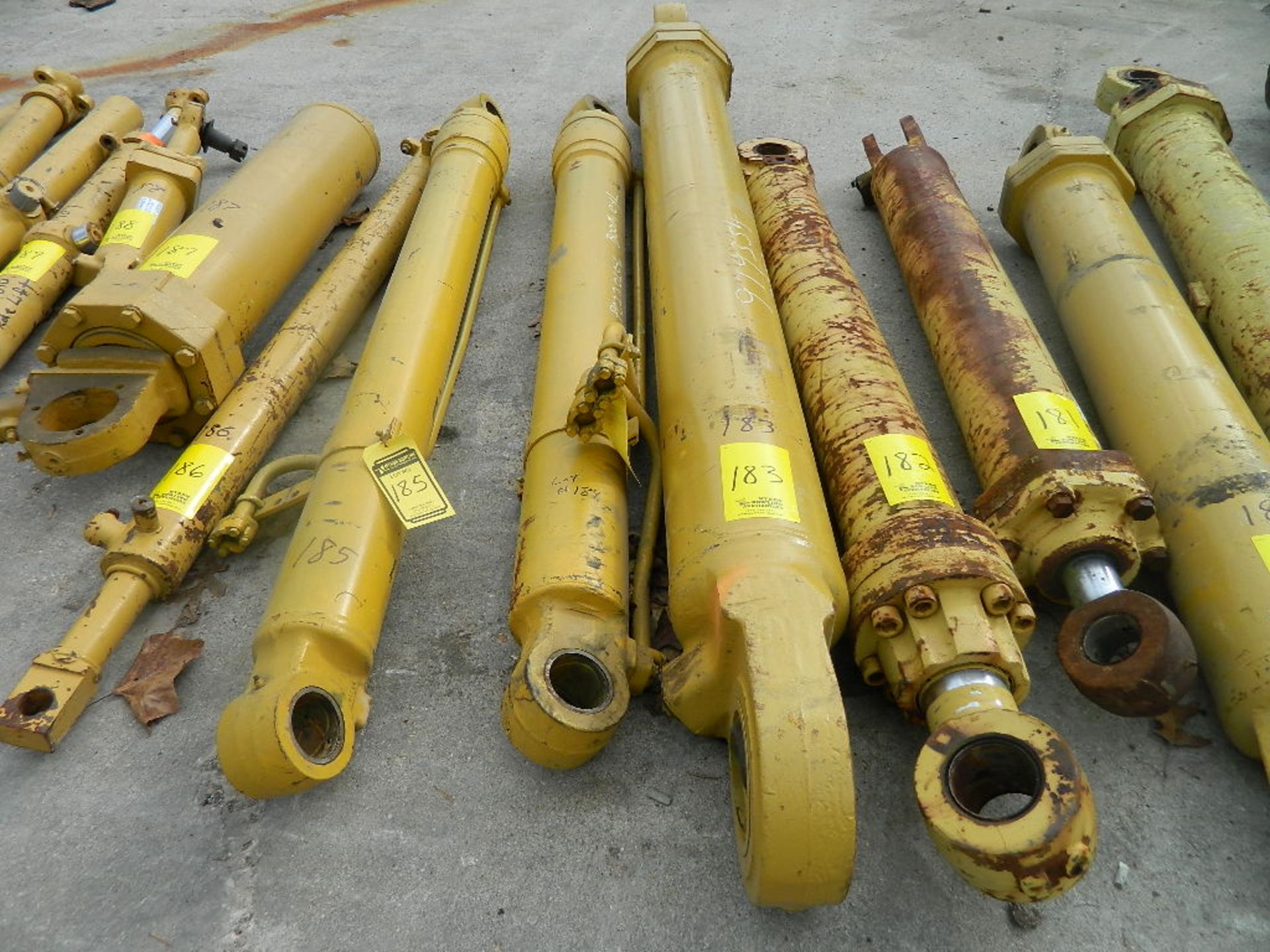 HYDRAULIC CYLINDER