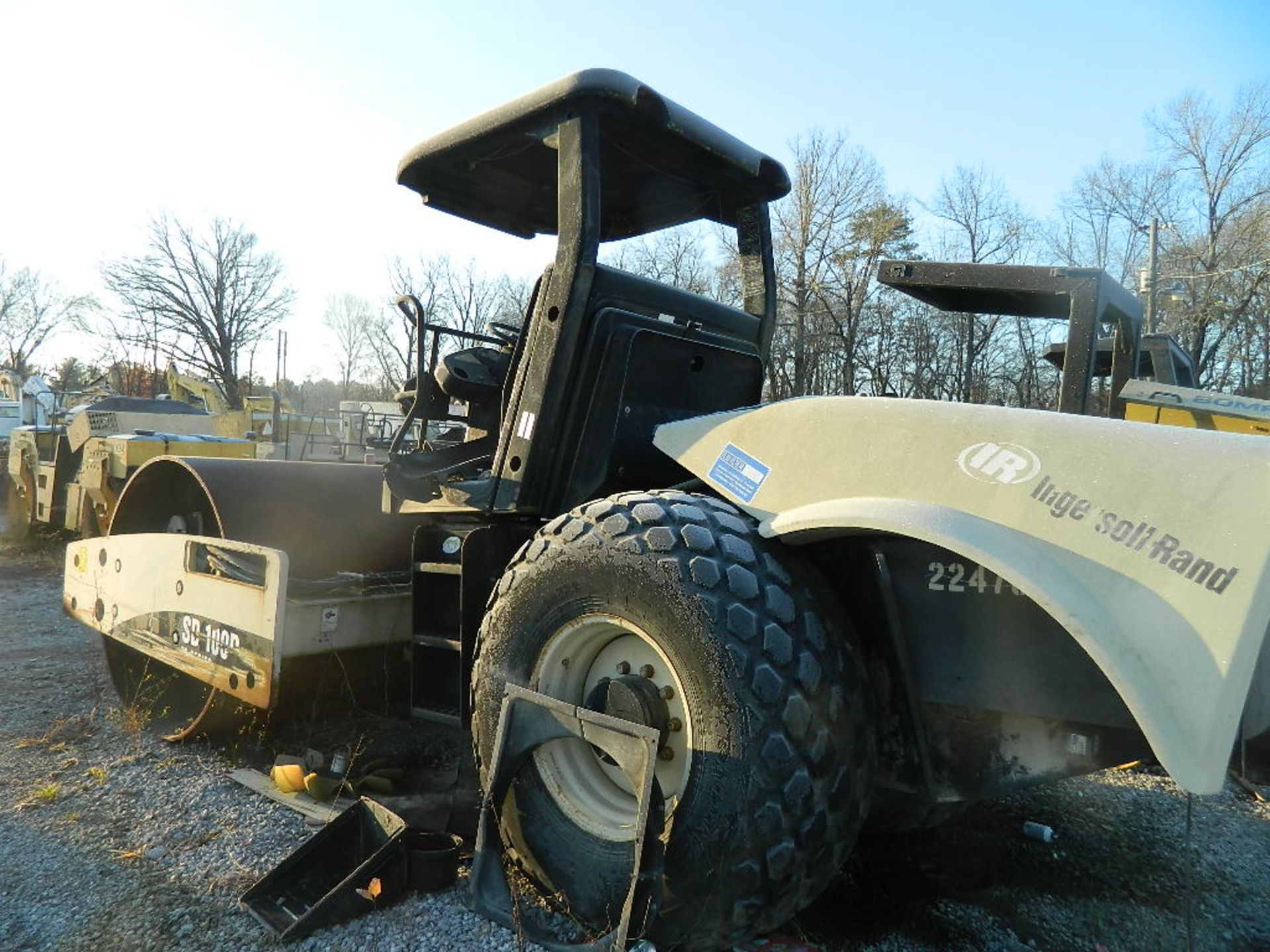 INGERSOLL RAND SINGLE DRUM ROLLER, MODEL SD1000TF, S/N 183074 (DOESN'T RUN) - Image 2 of 2