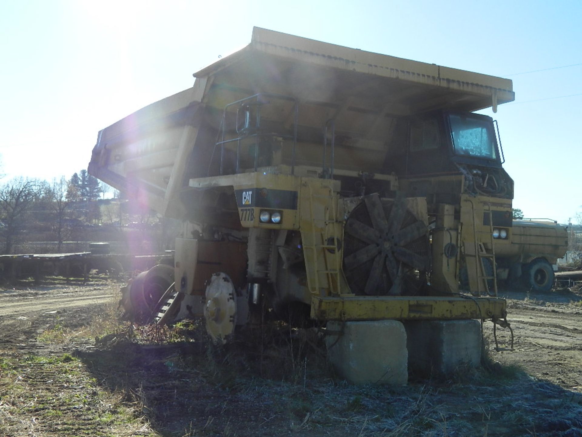 CAT 777B DUMP TRUCK (PARTS TRUCK)