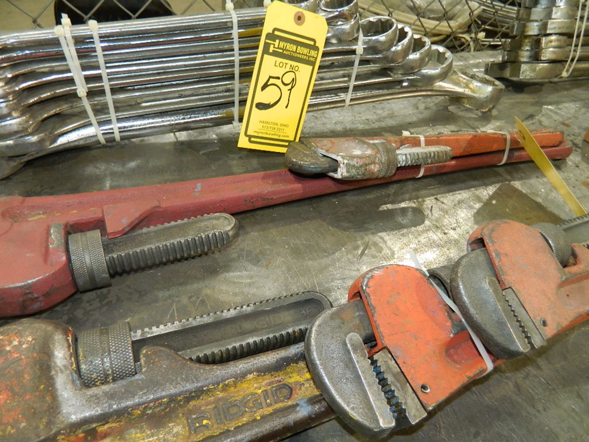 PIPE WRENCH (X2)