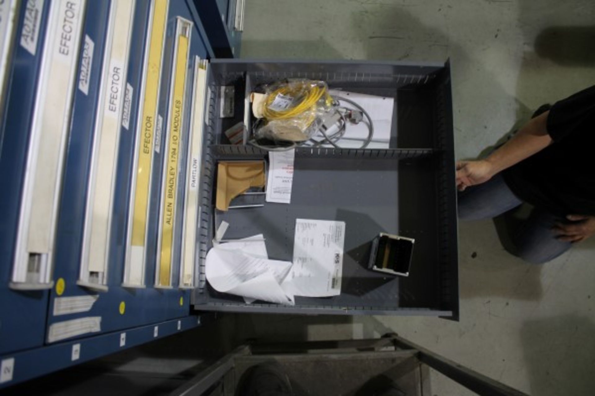 Stanley Vidmar 8 Drawer Storage Cabinet, W/ Contents, Electronic & Electrical Components - Image 8 of 9