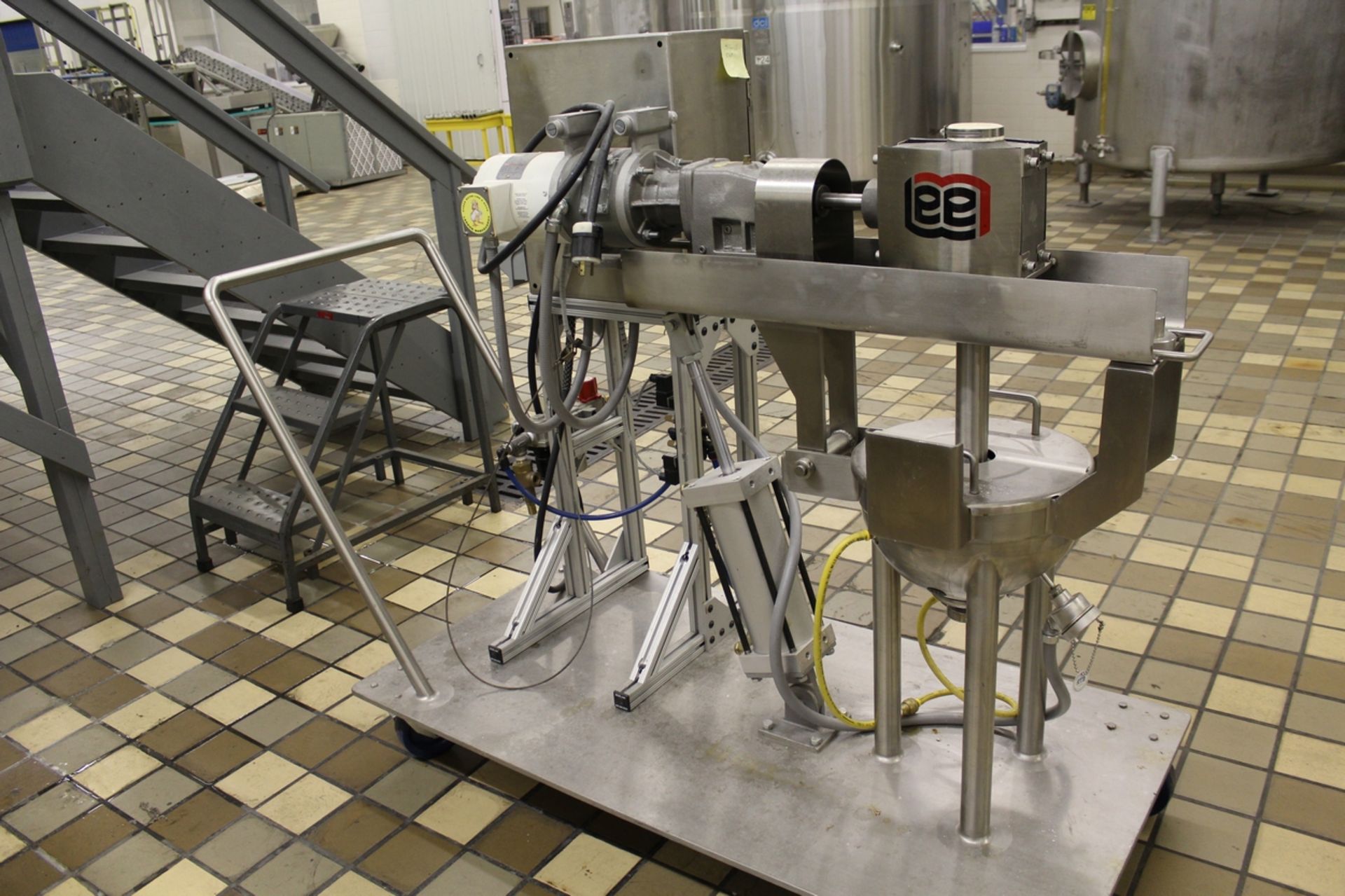 2006 Lee Pilot Kettle Skid With Model 1D9MT Kettle With Scrape Surface Tilt Out Agitator & Controls - Image 4 of 4