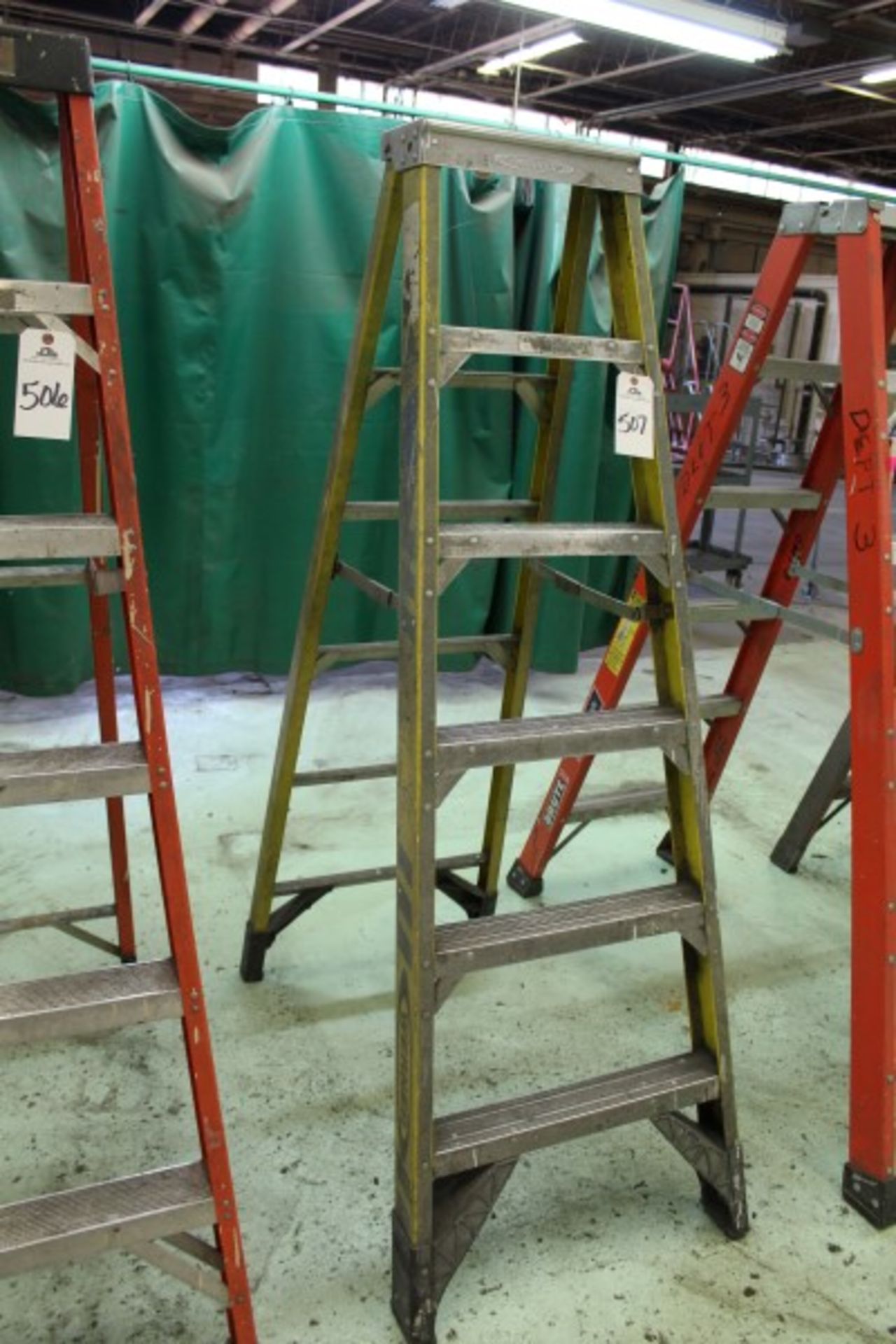 6' Fiberglass Step Ladder