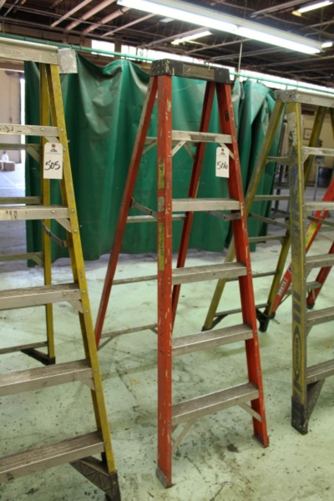 6' Fiberglass Step Ladder