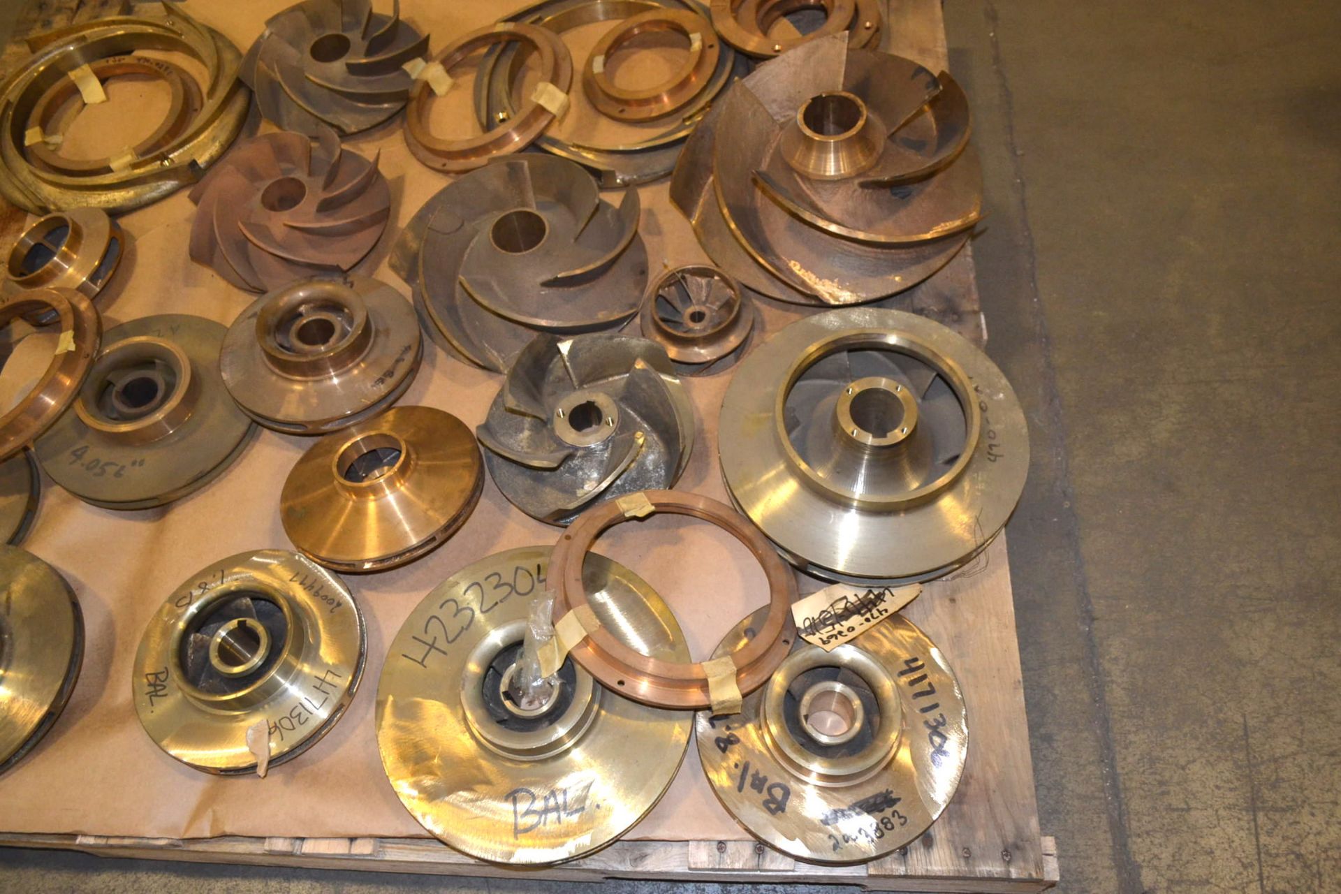 LOT OF ASSSORTED BRASS PUMP IMPELLERS AND PARTS - Image 6 of 6