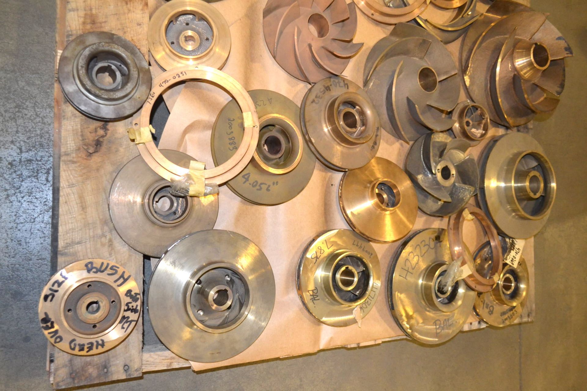 LOT OF ASSSORTED BRASS PUMP IMPELLERS AND PARTS - Image 4 of 6