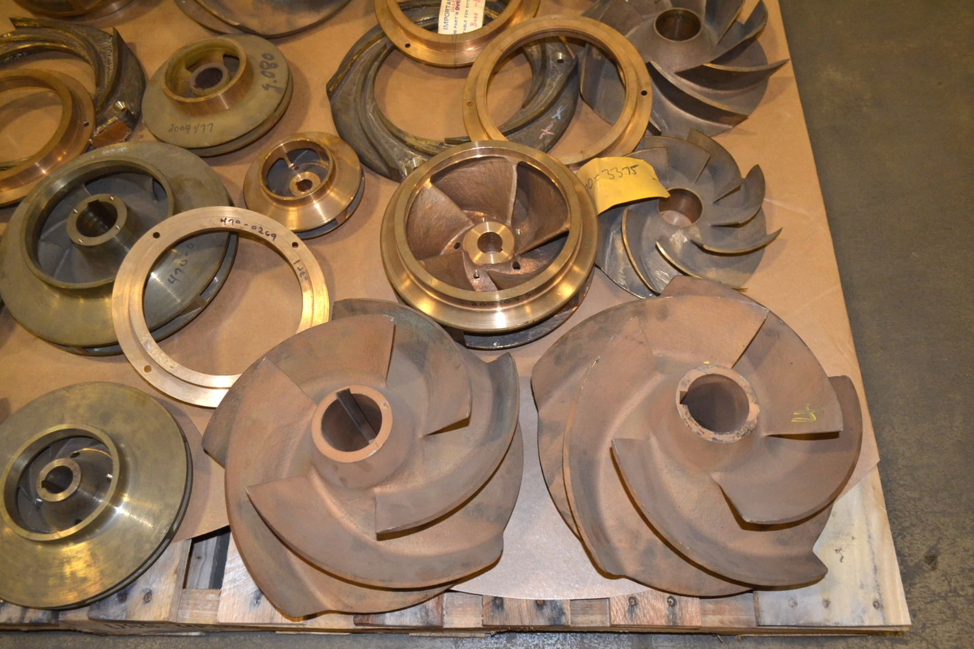 LOT OF ASSSORTED BRASS PUMP IMPELLERS AND PARTS - Image 4 of 6