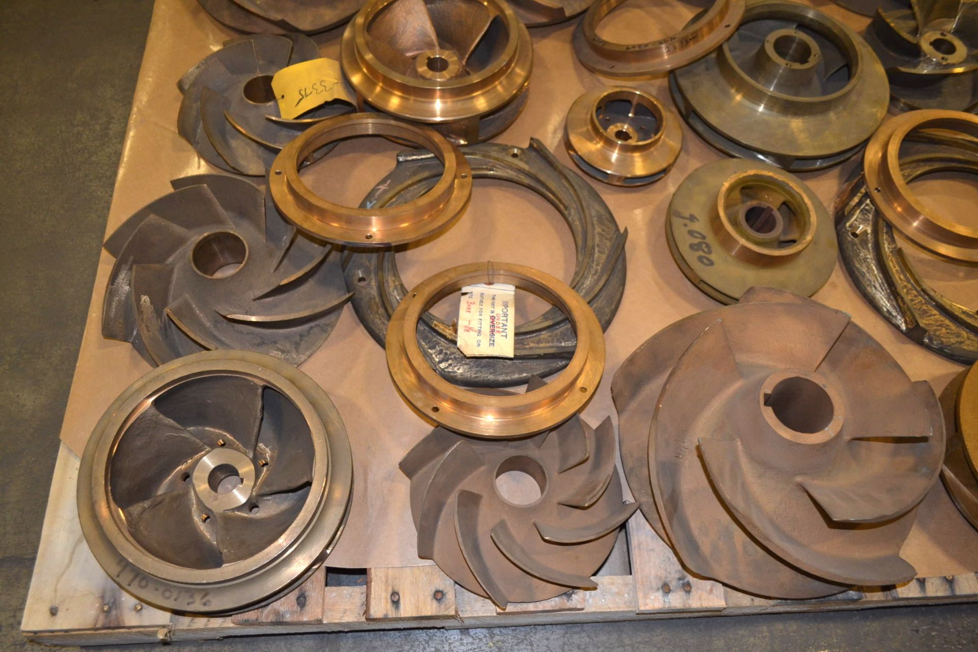 LOT OF ASSSORTED BRASS PUMP IMPELLERS AND PARTS - Image 5 of 6