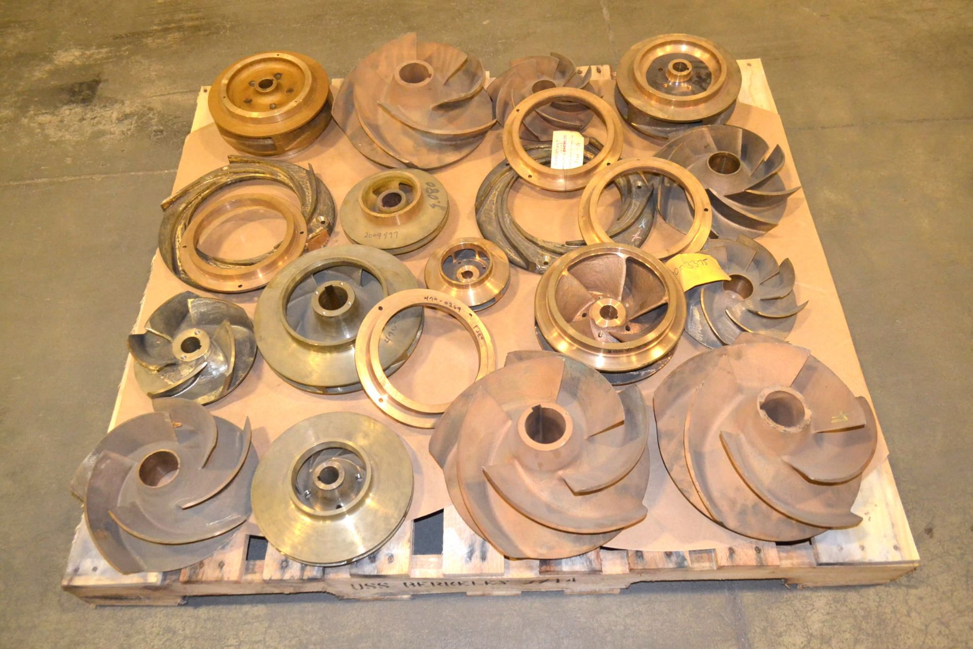 LOT OF ASSSORTED BRASS PUMP IMPELLERS AND PARTS - Image 2 of 6