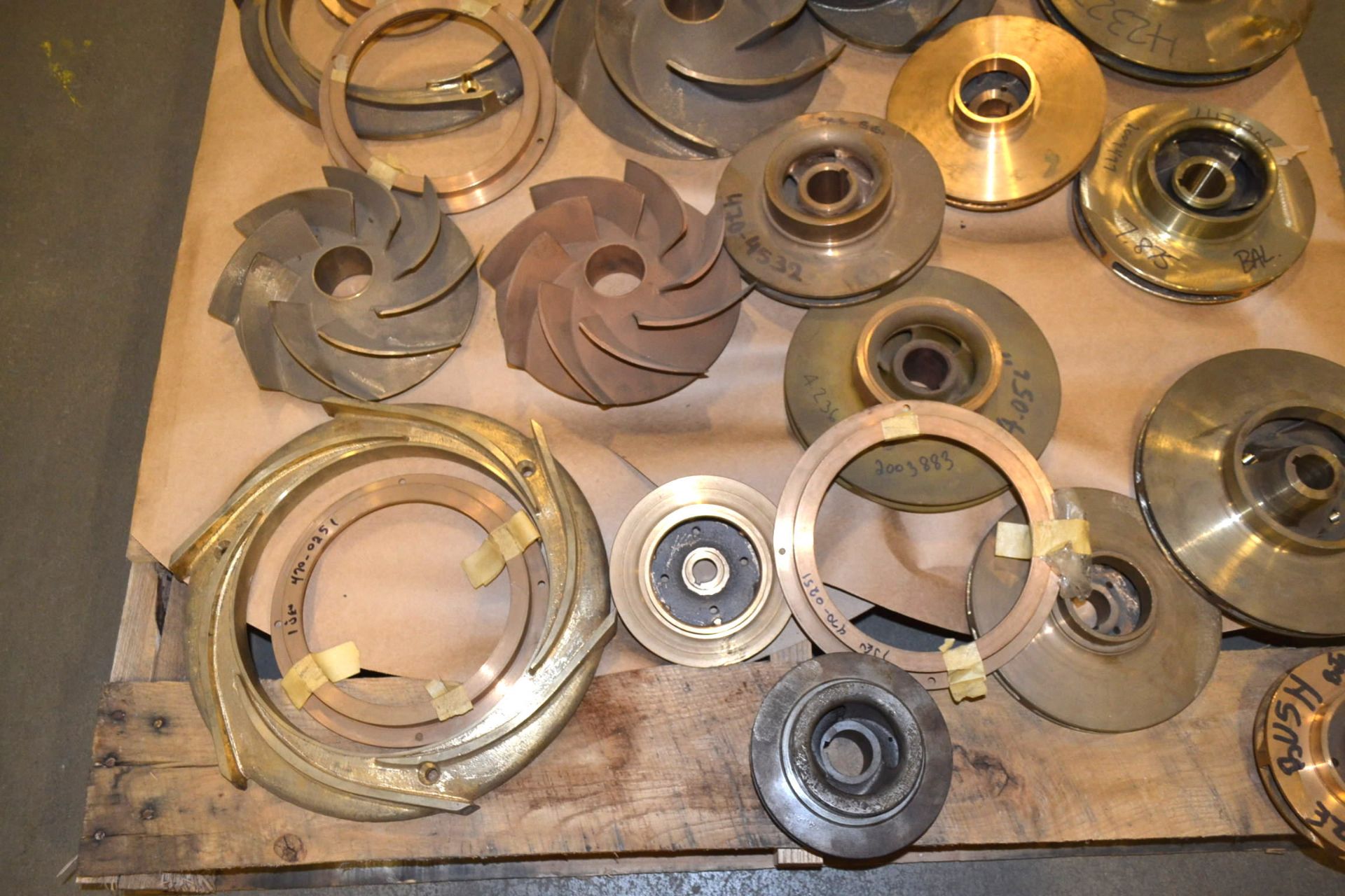 LOT OF ASSSORTED BRASS PUMP IMPELLERS AND PARTS - Image 3 of 6