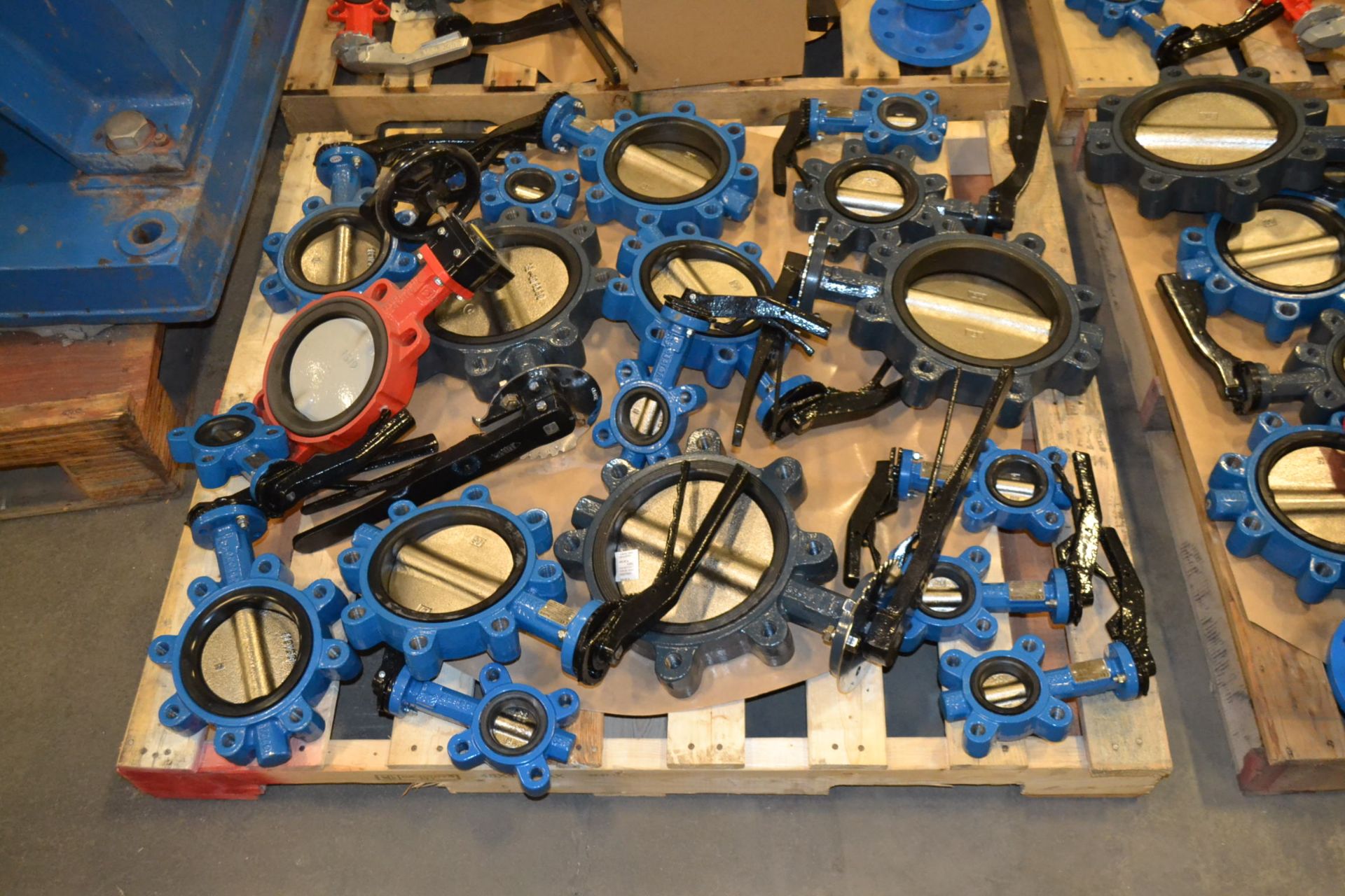LOT OF ASSORTED BUTTERFLY VALVES, AND ACTUATORS - Image 5 of 7