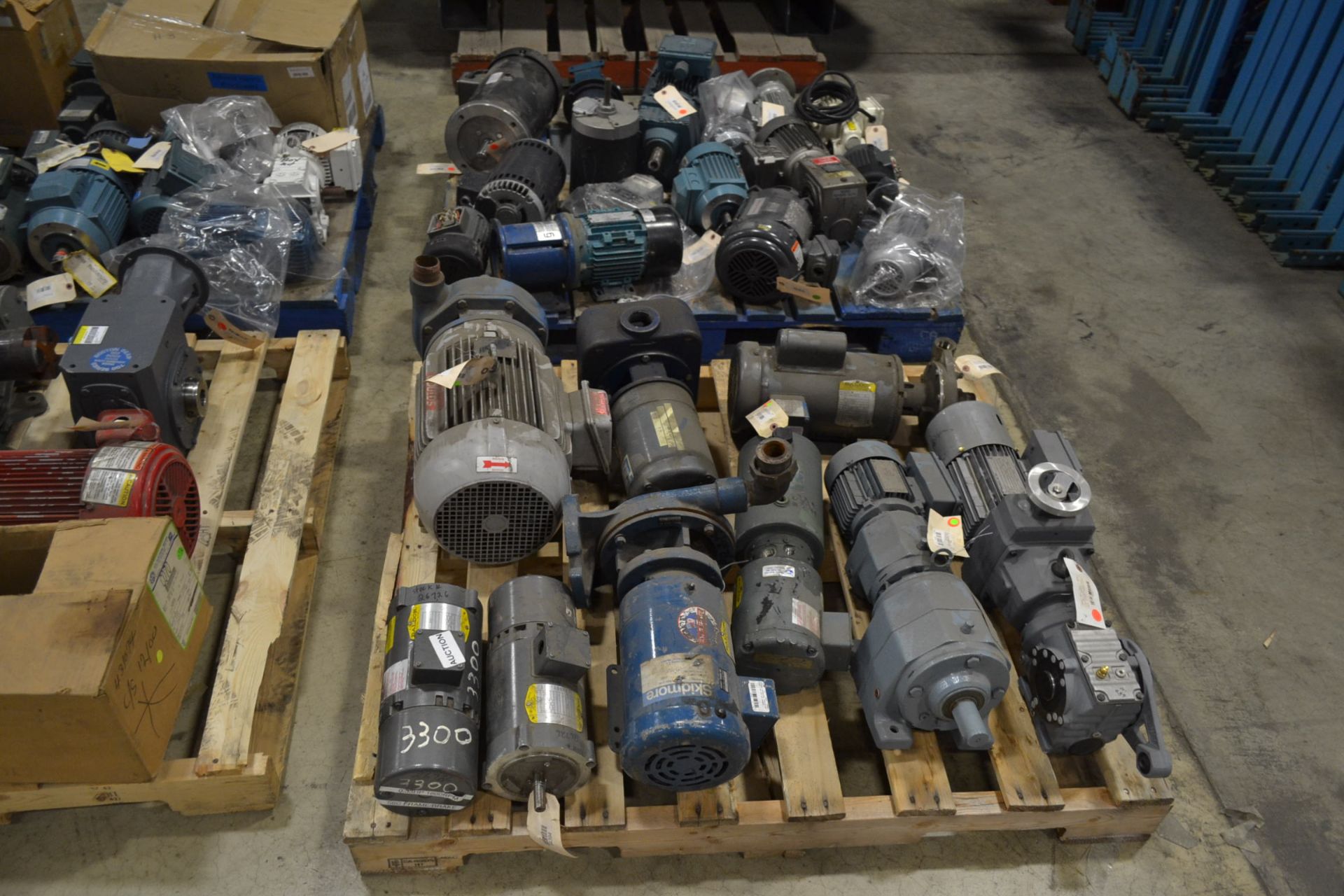 LOT OF SMALL MOTORS, GEAR BOXES, PUMPS - Image 2 of 4