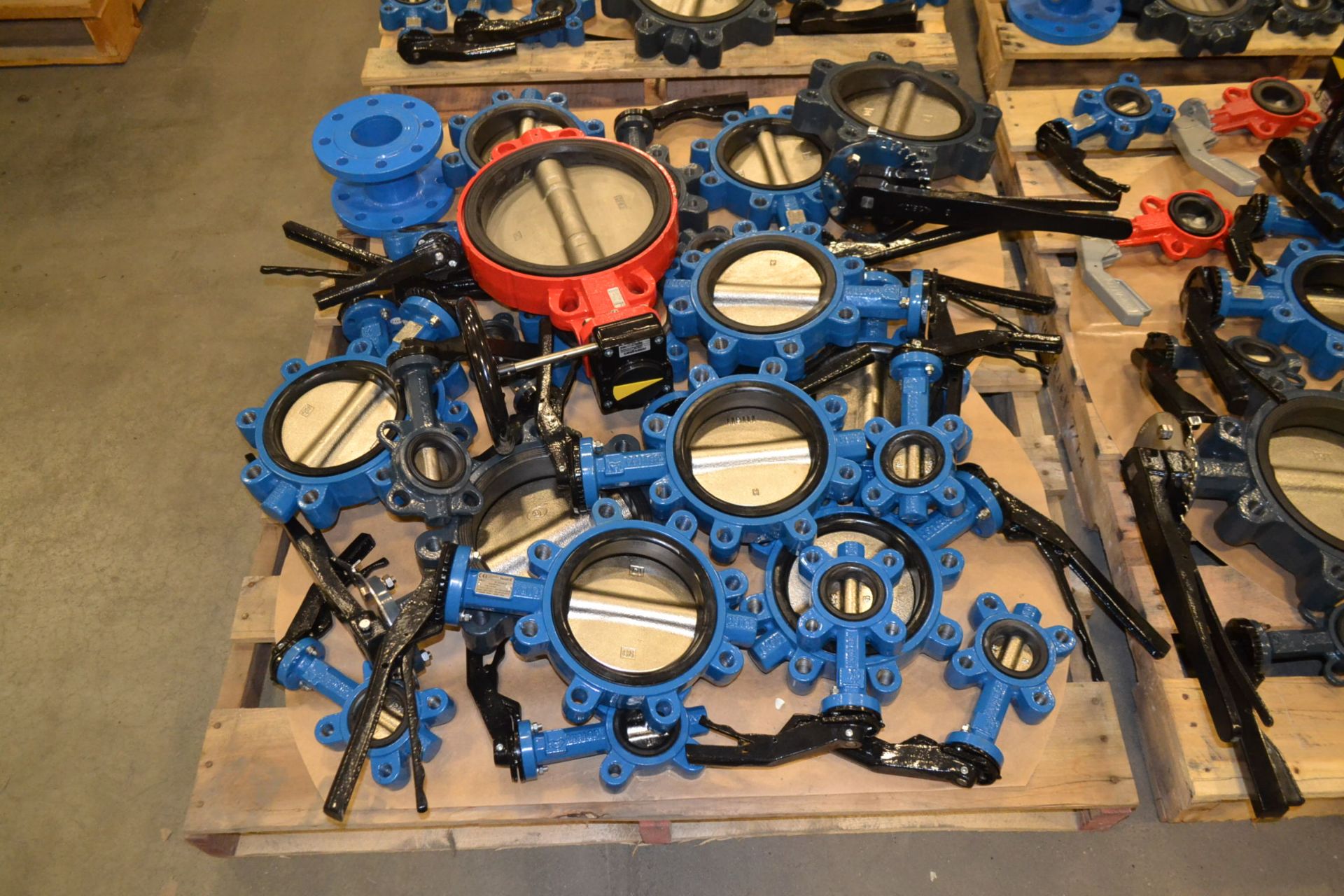 LOT OF ASSORTED BUTTERFLY VALVES, AND ACTUATORS - Image 4 of 7
