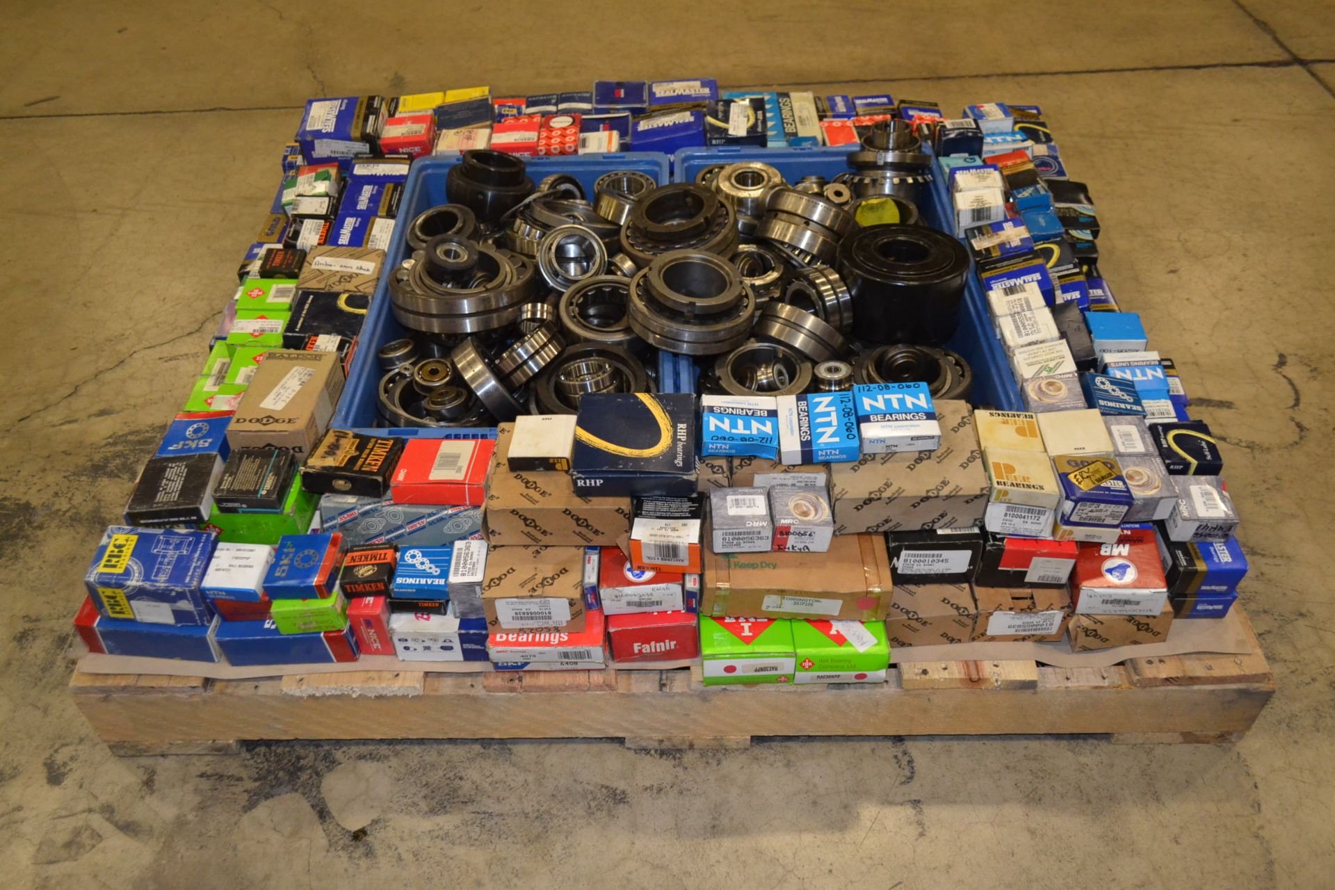 LOT OF ASSORTED ROLLER BEARINGS, SKF, TIMKEN, NTN, SEALMASTER, NSK, INA, IKO - Image 4 of 4