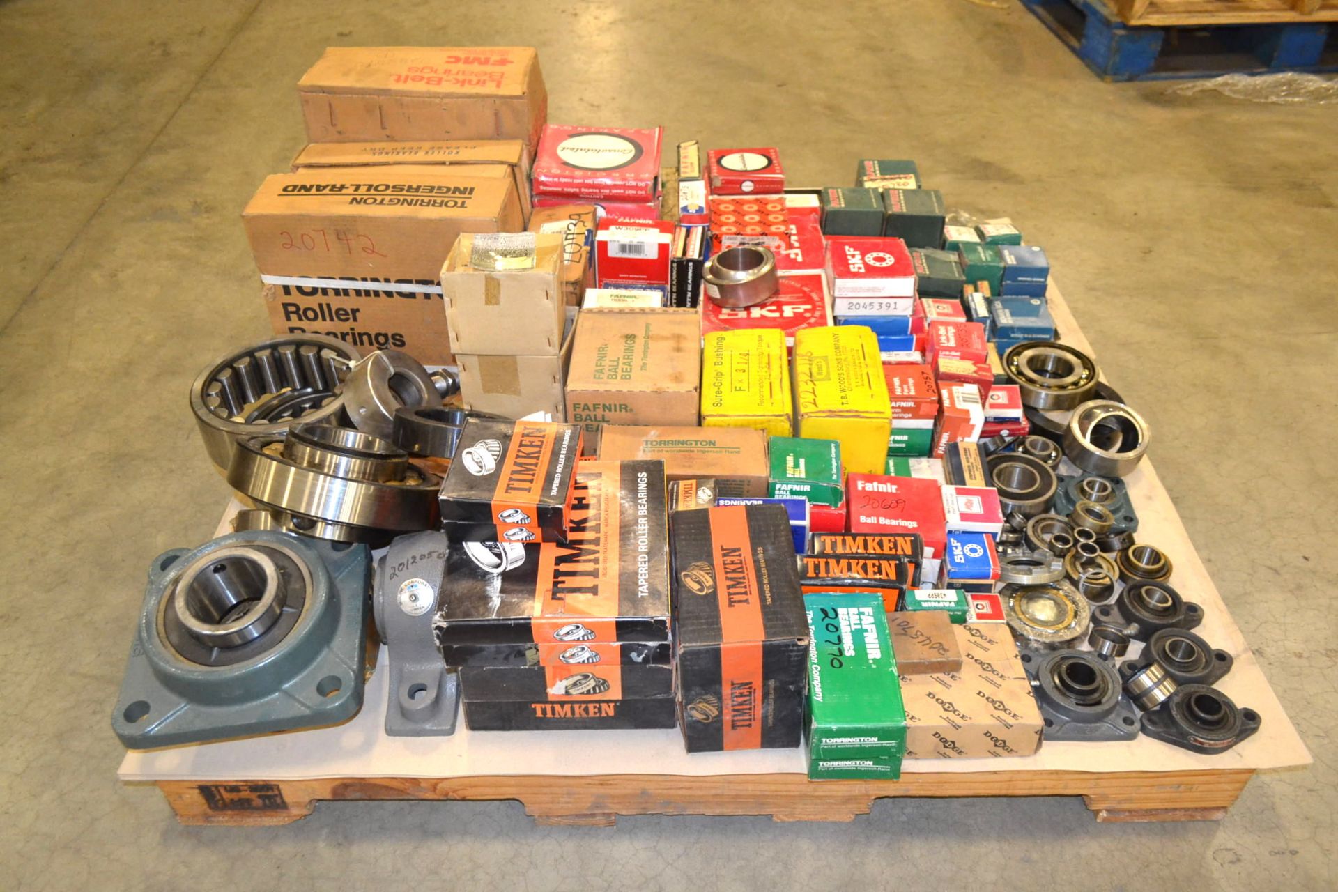 LOT OF ASSORTED BEARINGS TIMKEN, SKF, TORRINGTON, FAFNIR, TRW