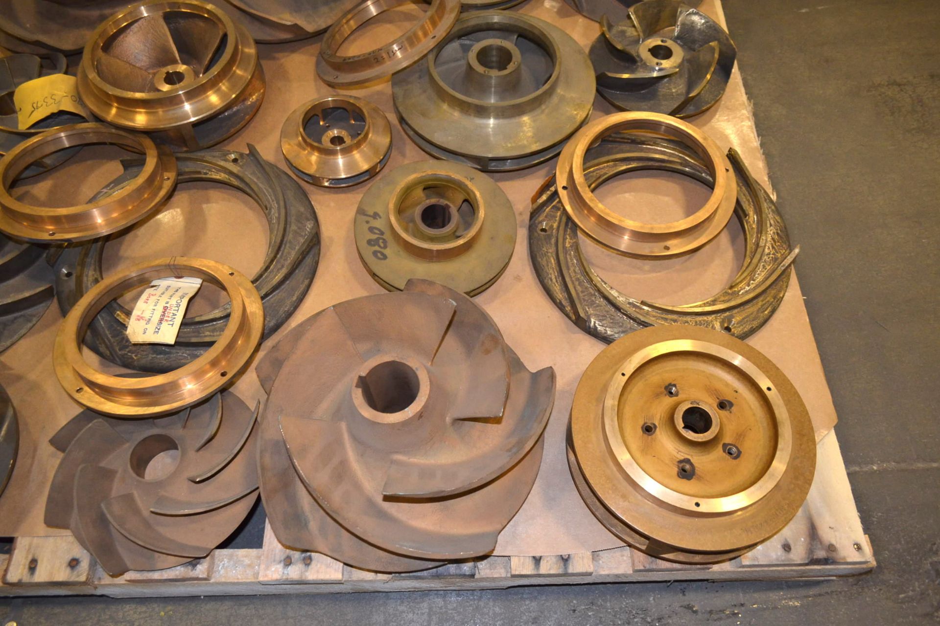 LOT OF ASSSORTED BRASS PUMP IMPELLERS AND PARTS - Image 6 of 6