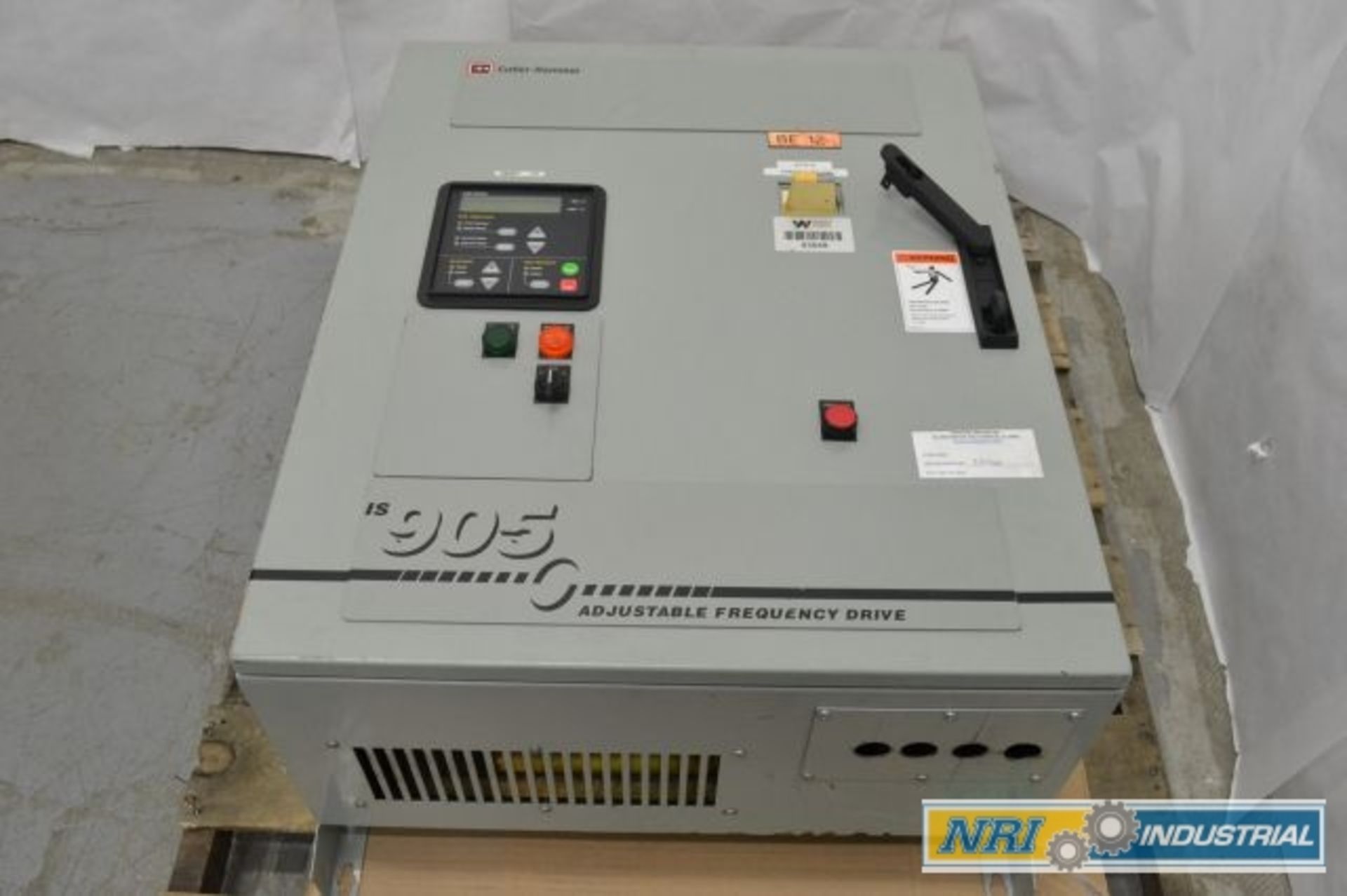 CUTLER HAMMER IS95AD0C015VC1I3X5L2L9 IS905 15HP 22A AMP ADJUSTABLE FREQUENCY AC MOTOR DRIVE