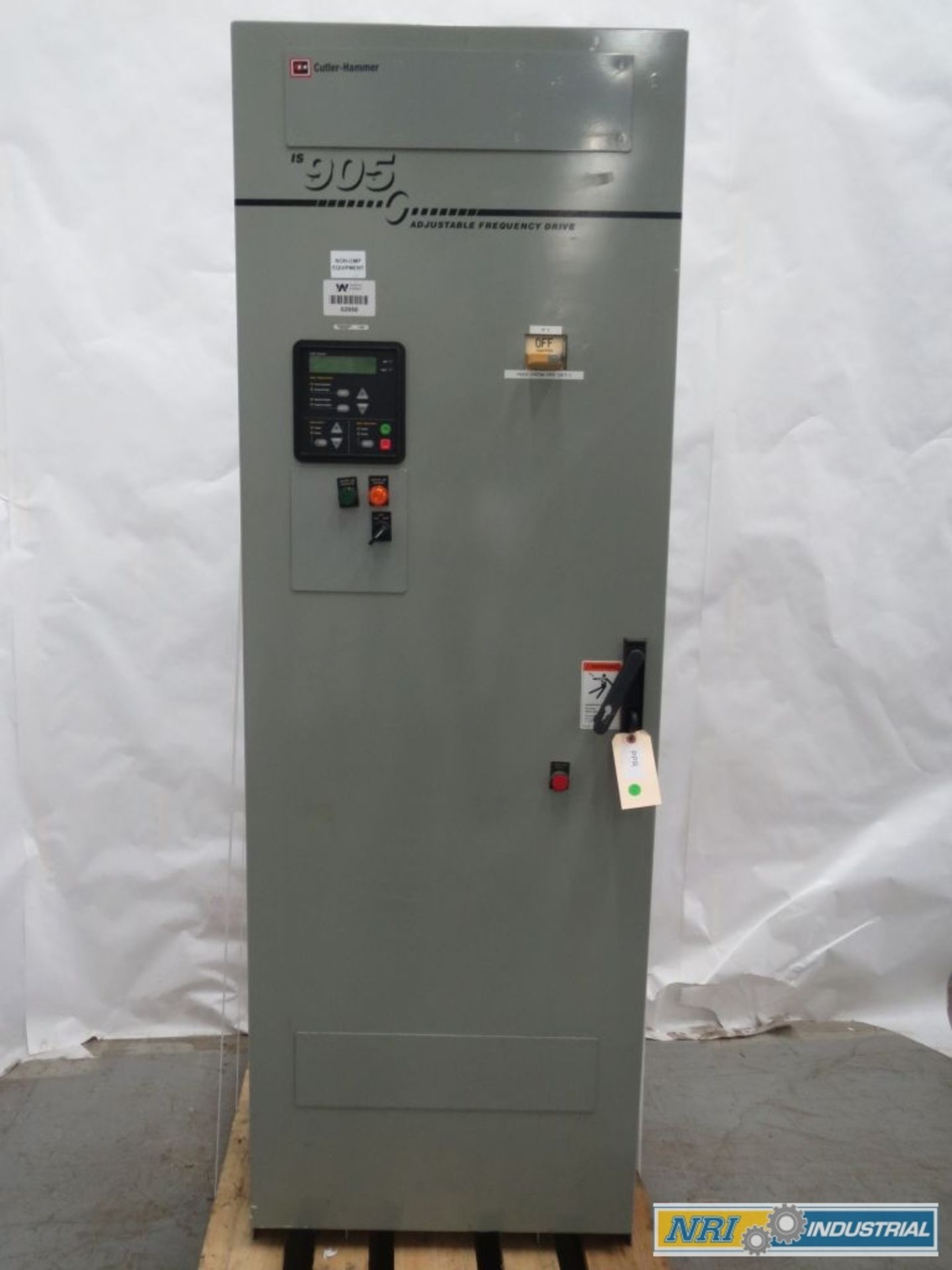 CUTLER HAMMER IS95AD0C060VC1X5I3L2L9 IS905 60HP 1-66HZ 81A AMP ADJUSTABLE FREQUENCY AC MOTOR DRIVE