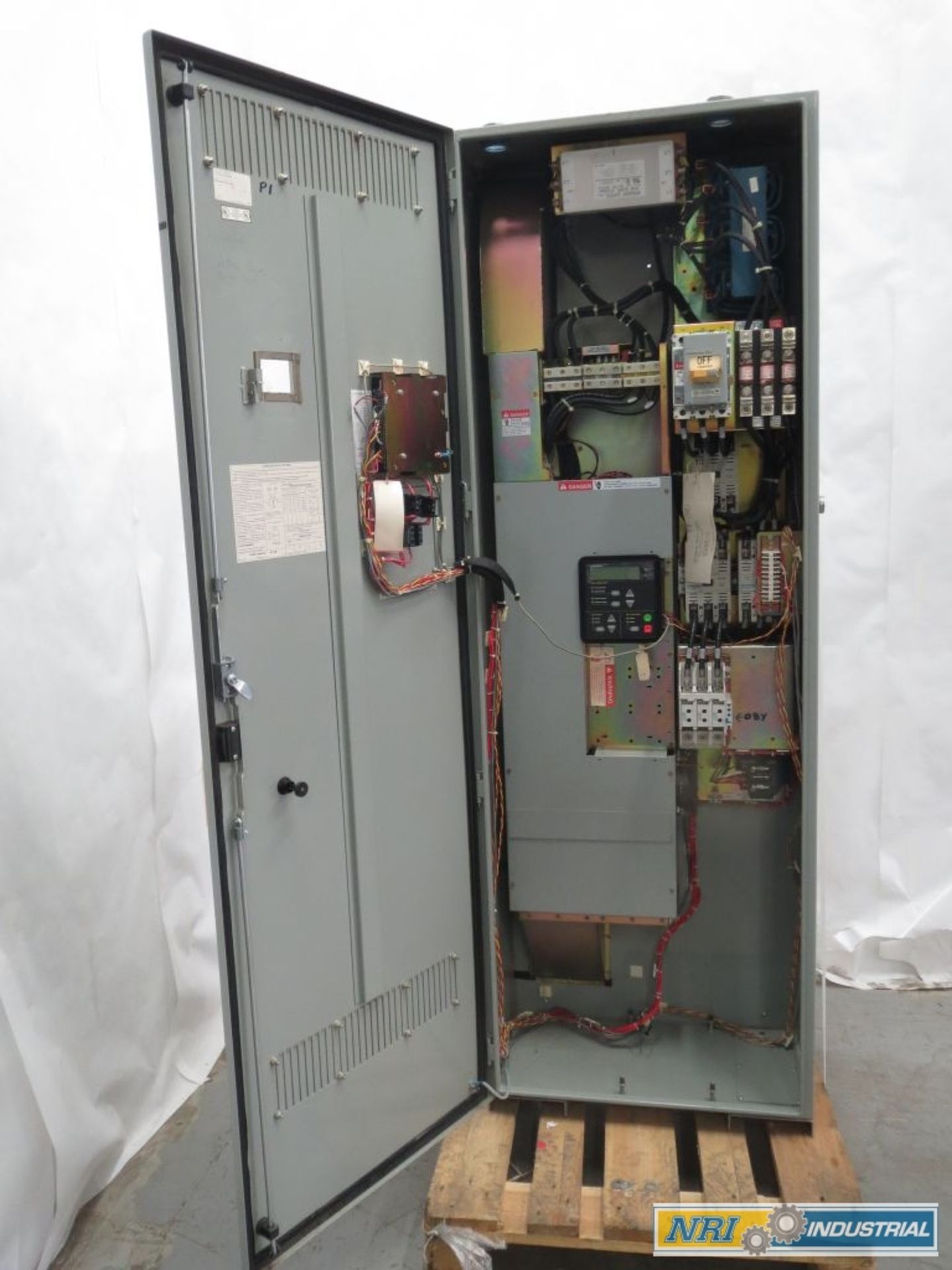 CUTLER HAMMER IS95AD0C060VC1X5I3L2L9 IS905 60HP 1-66HZ 81A AMP ADJUSTABLE FREQUENCY AC MOTOR DRIVE - Image 2 of 3