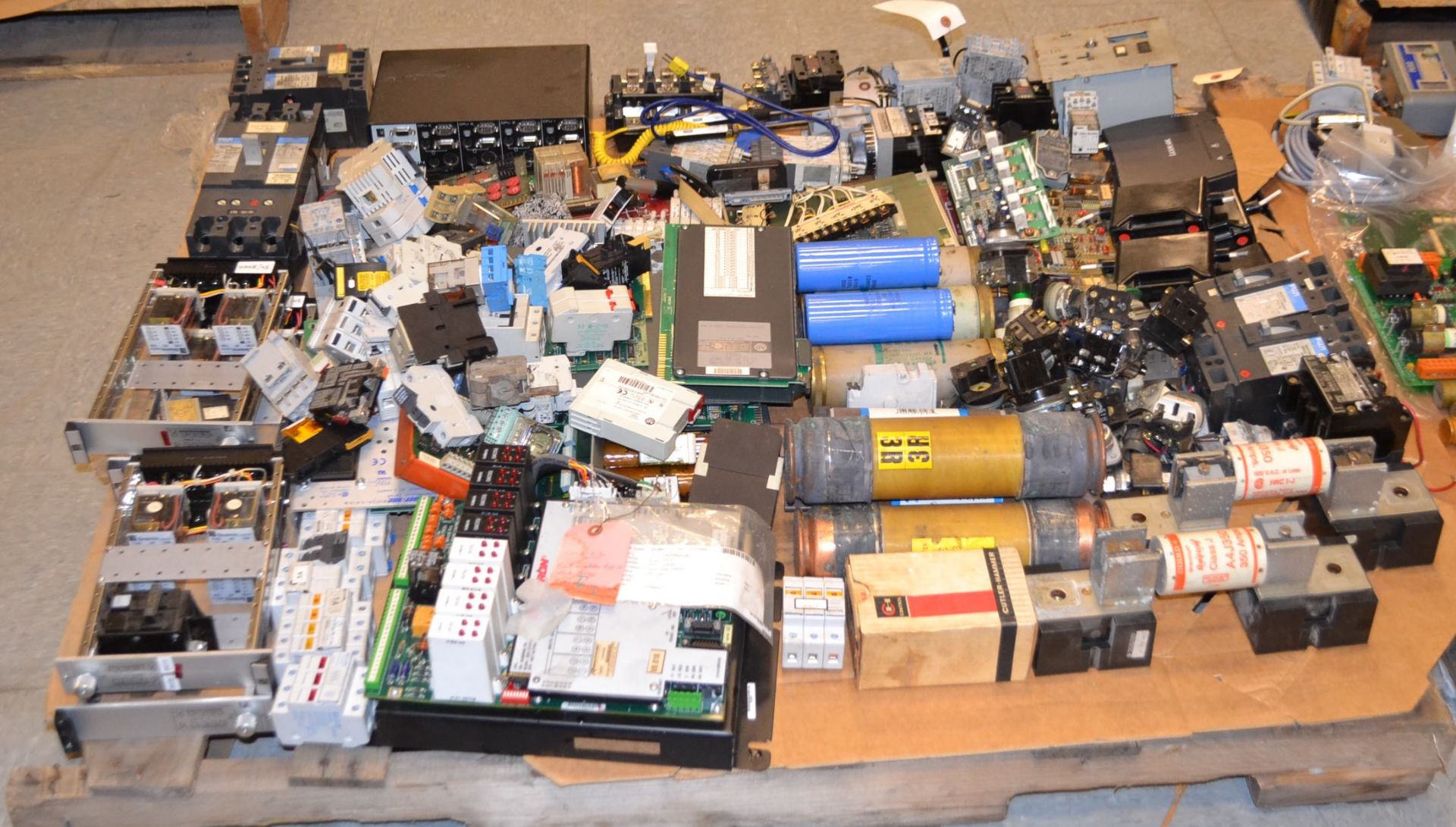 LOT OF ELECTRONICS AND CONTROL FROM ELECTRICAL SPARES SHOP - Image 4 of 4