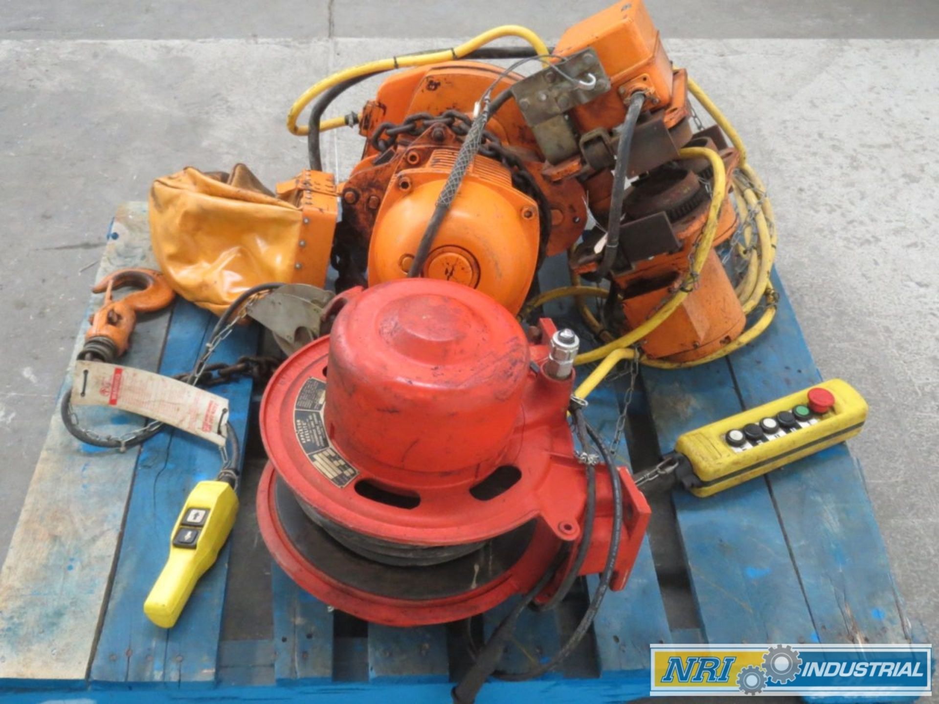 RICHARDS-WILCOX ES020S W/MOTORIZED TROLLEY 2TON 575V-AC ELECTRIC HOIST - Image 2 of 4