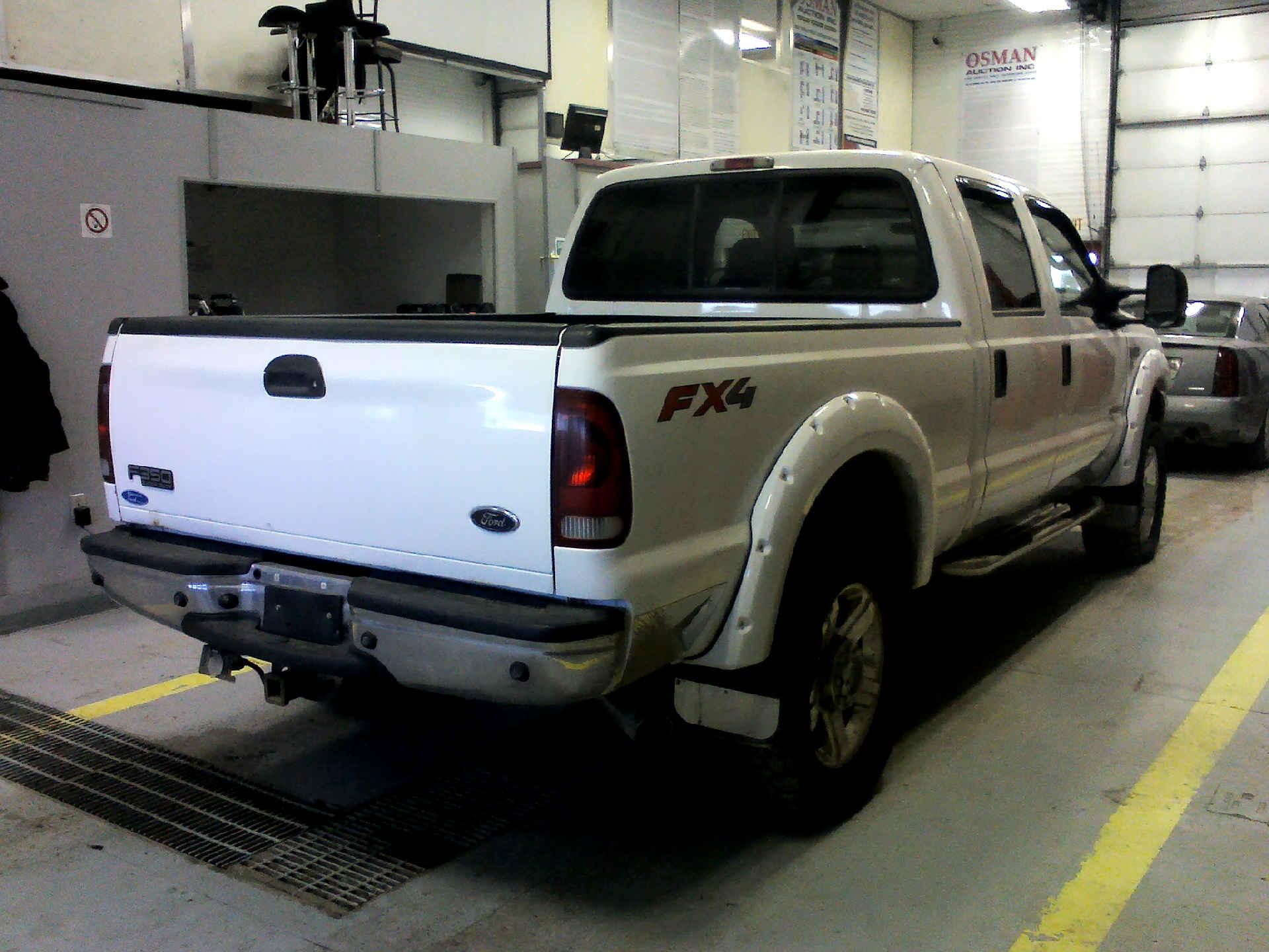 2004 FORD F-350 SD LARIAT CREW CAB LONG BED 4WD 6.0L V8 OHV 32V TURBO DIESEL AUTOMATIC SN: - Image 4 of 9