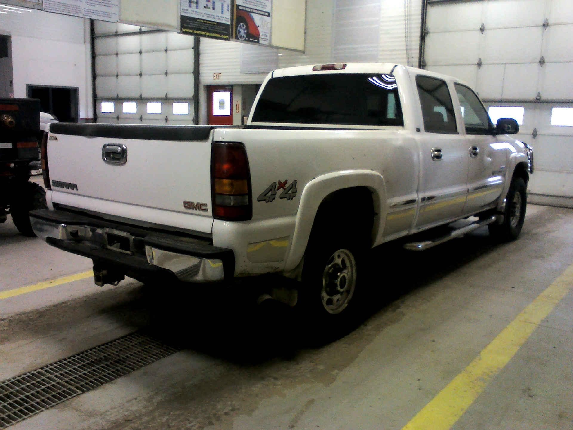 2002 GMC SIERRA 2500HD SLT CREW CAB SHORT BED 4WD 6.6L V8 OHV 32V TURBO DIESEL AUTOMATIC SN: - Image 4 of 9