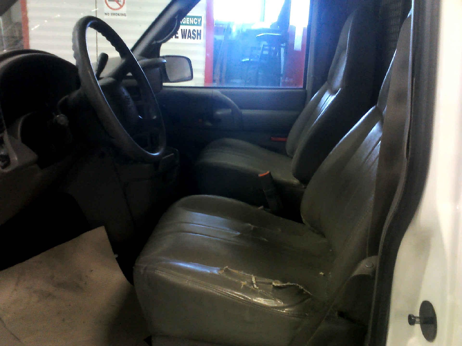 2004 CHEVROLET ASTRO CARGO VAN 2WD 4.3L V6 OHV 12V AUTOMATIC SN:1GCDM19X54B118793 OPTIONS:AC TW CC - Image 5 of 8