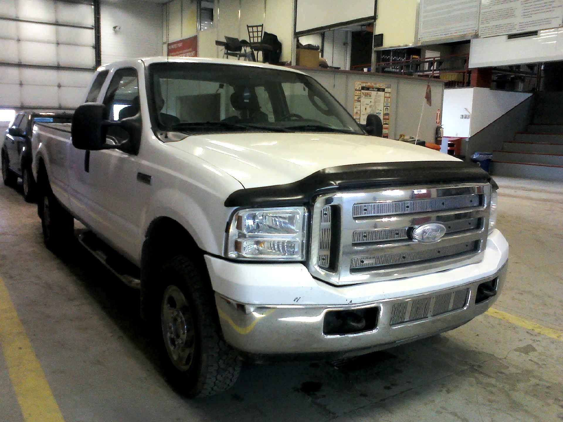 2005 FORD F-350 SD XLT SUPERCAB 4WD 6.0L V8 OHV 32V TURBO DIESEL AUTOMATIC SN:1FTWX31PX5ED04160 - Image 3 of 9